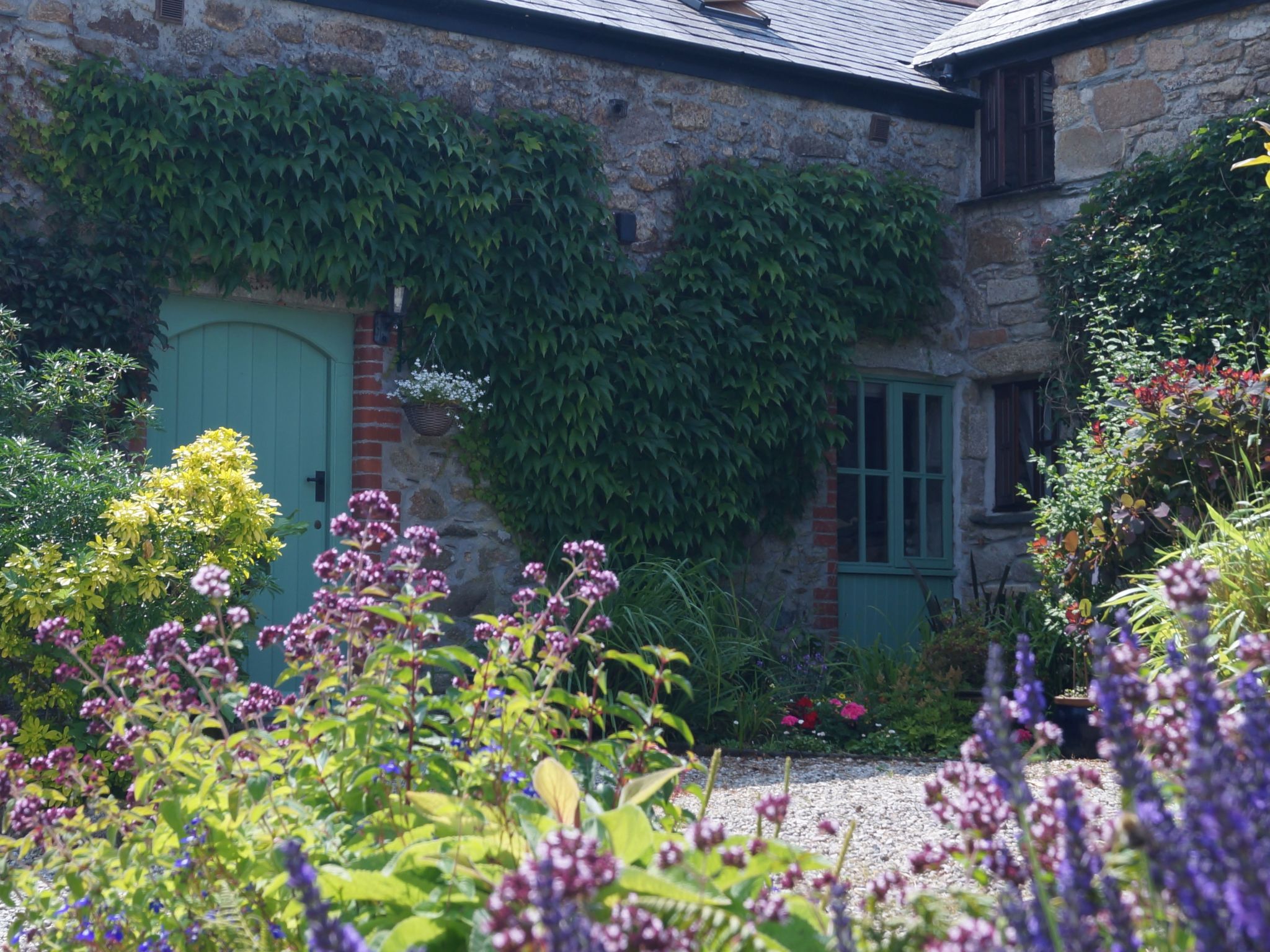 Idyllisches Landhaus mit wunderschönem Garten-Drinnen