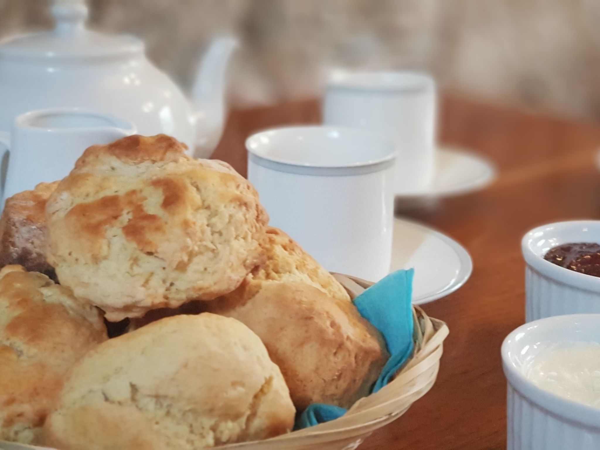 Idyllisches Landhaus mit wunderschönem Garten-Drinnen
