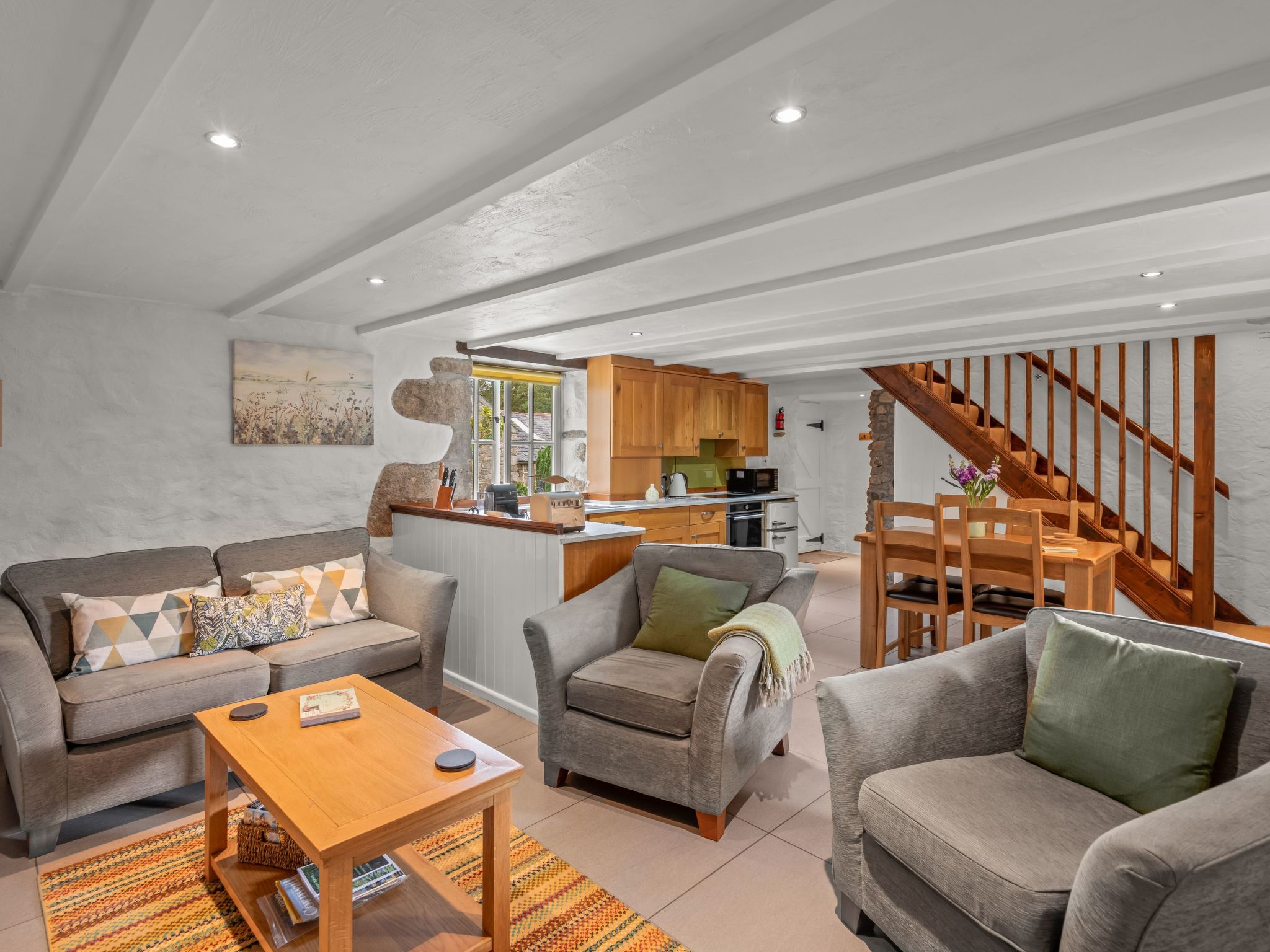 Idyllisches Landhaus mit wunderschönem Garten-Drinnen