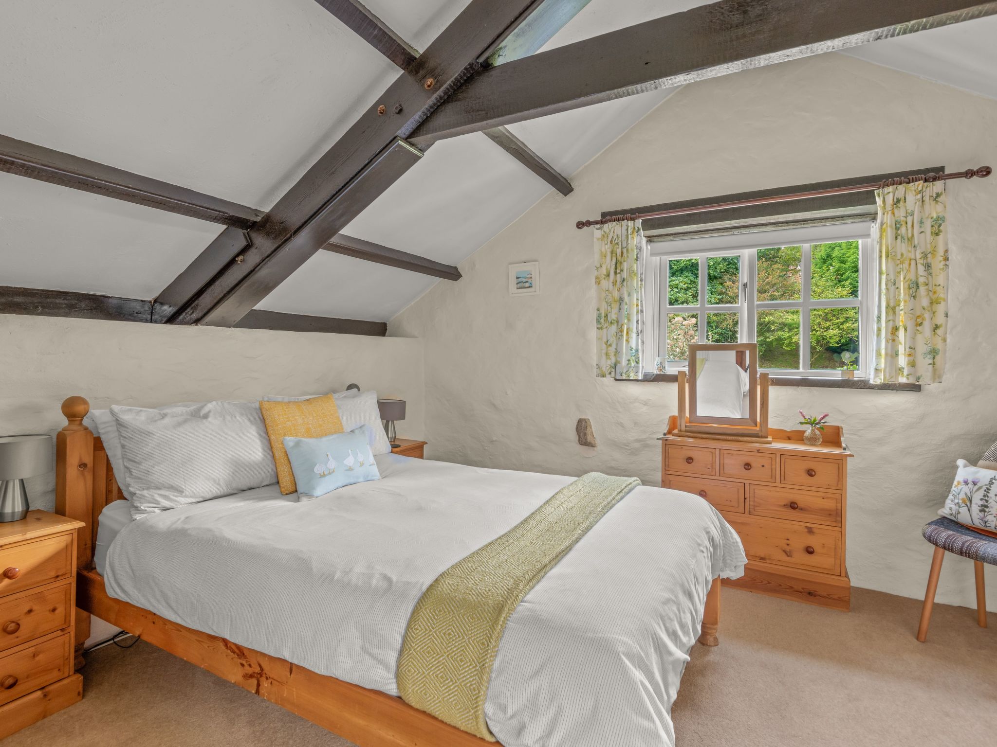 Idyllisches Landhaus mit wunderschönem Garten-Drinnen