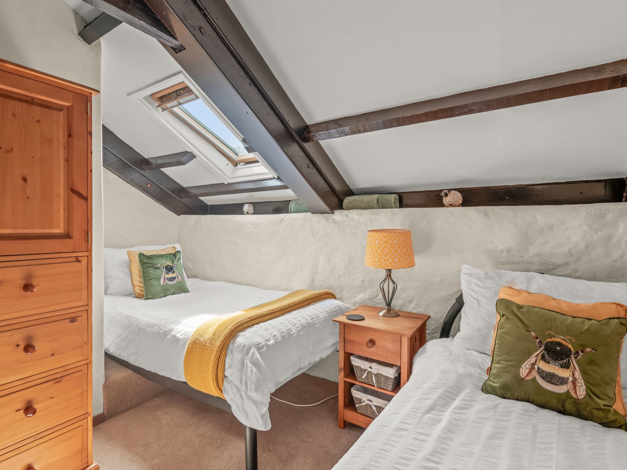 Idyllisches Landhaus mit wunderschönem Garten-Drinnen