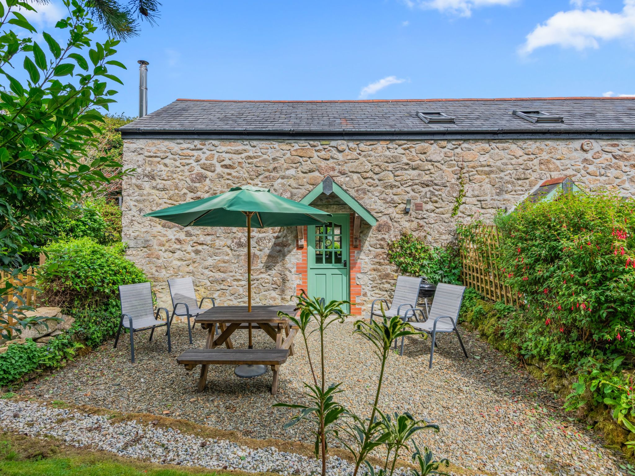 Idyllisches Landhaus mit wunderschönem Garten-Drinnen