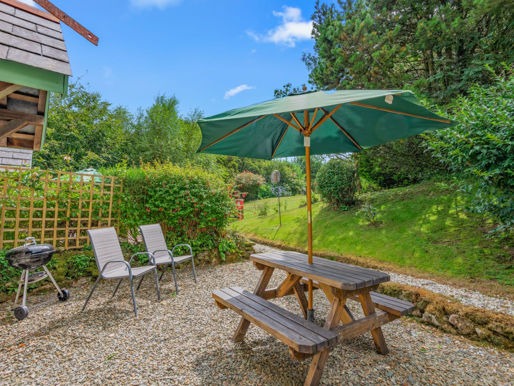 Idyllisches Landhaus mit wunderschönem Garten-Drinnen