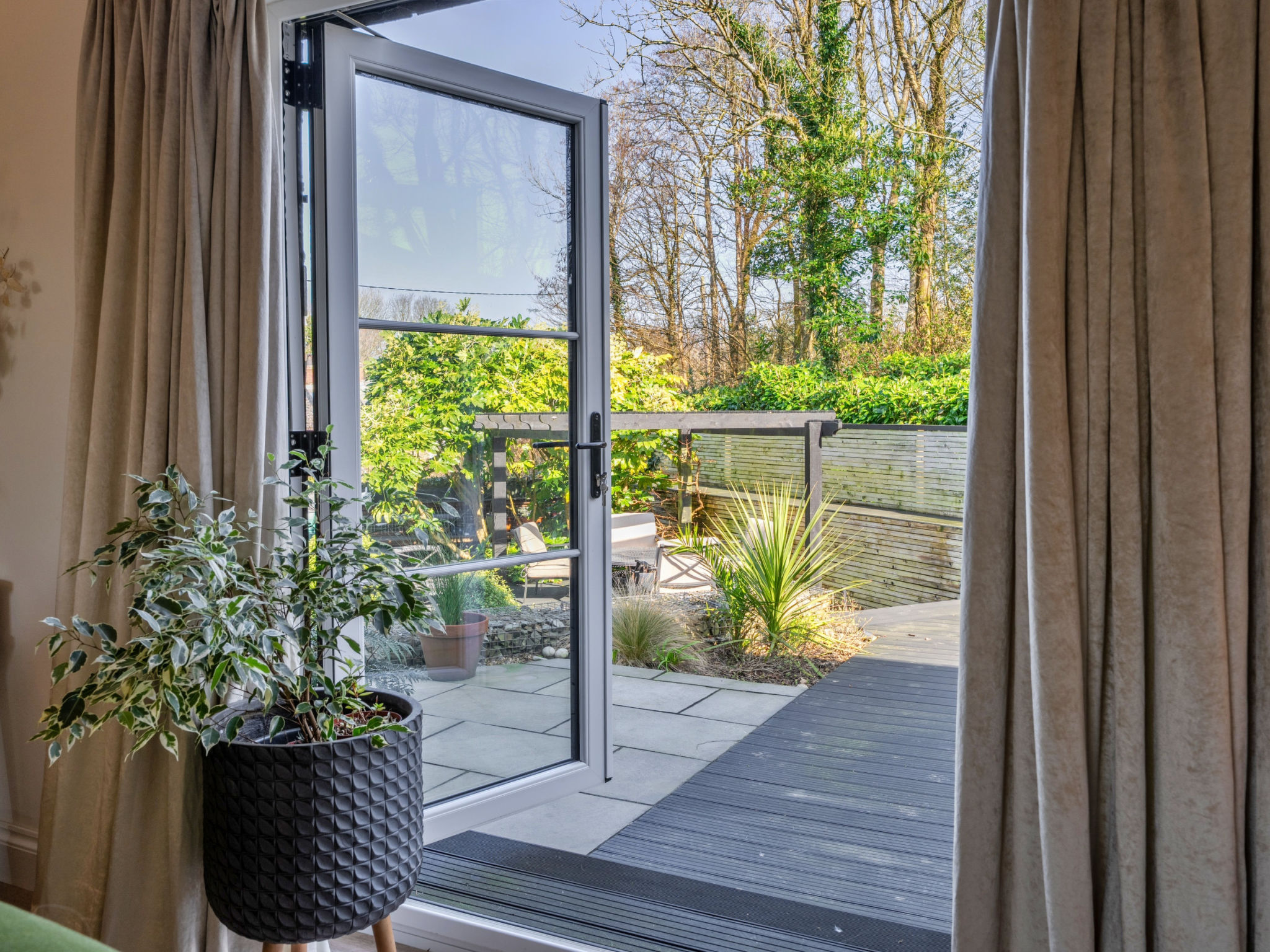 Thyme Bank - Buiten