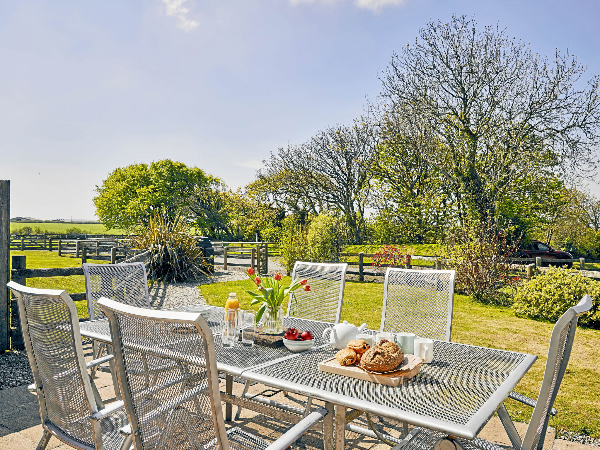 Hawthorn Barn-Outside