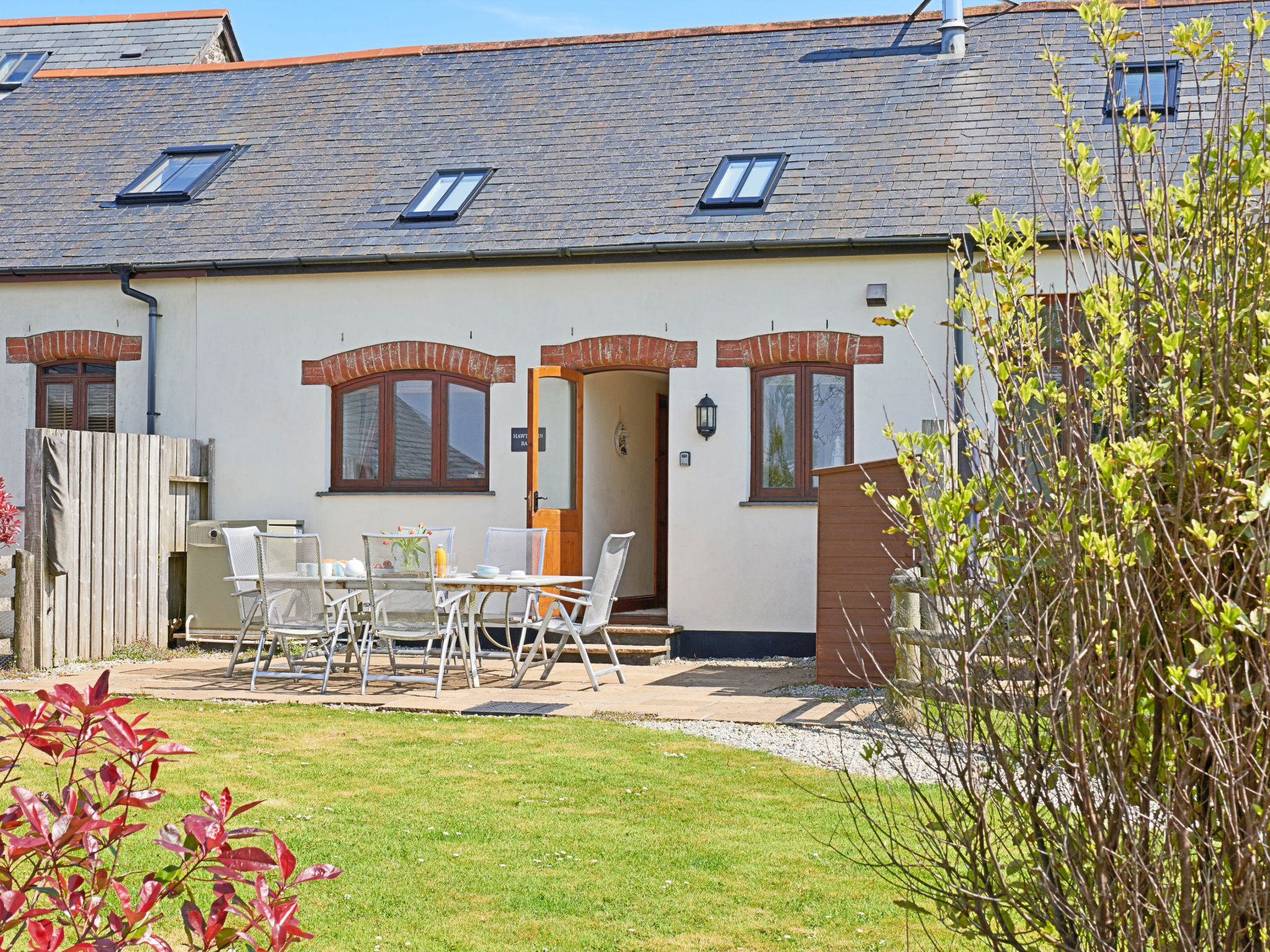 Hawthorn Barn-Outside