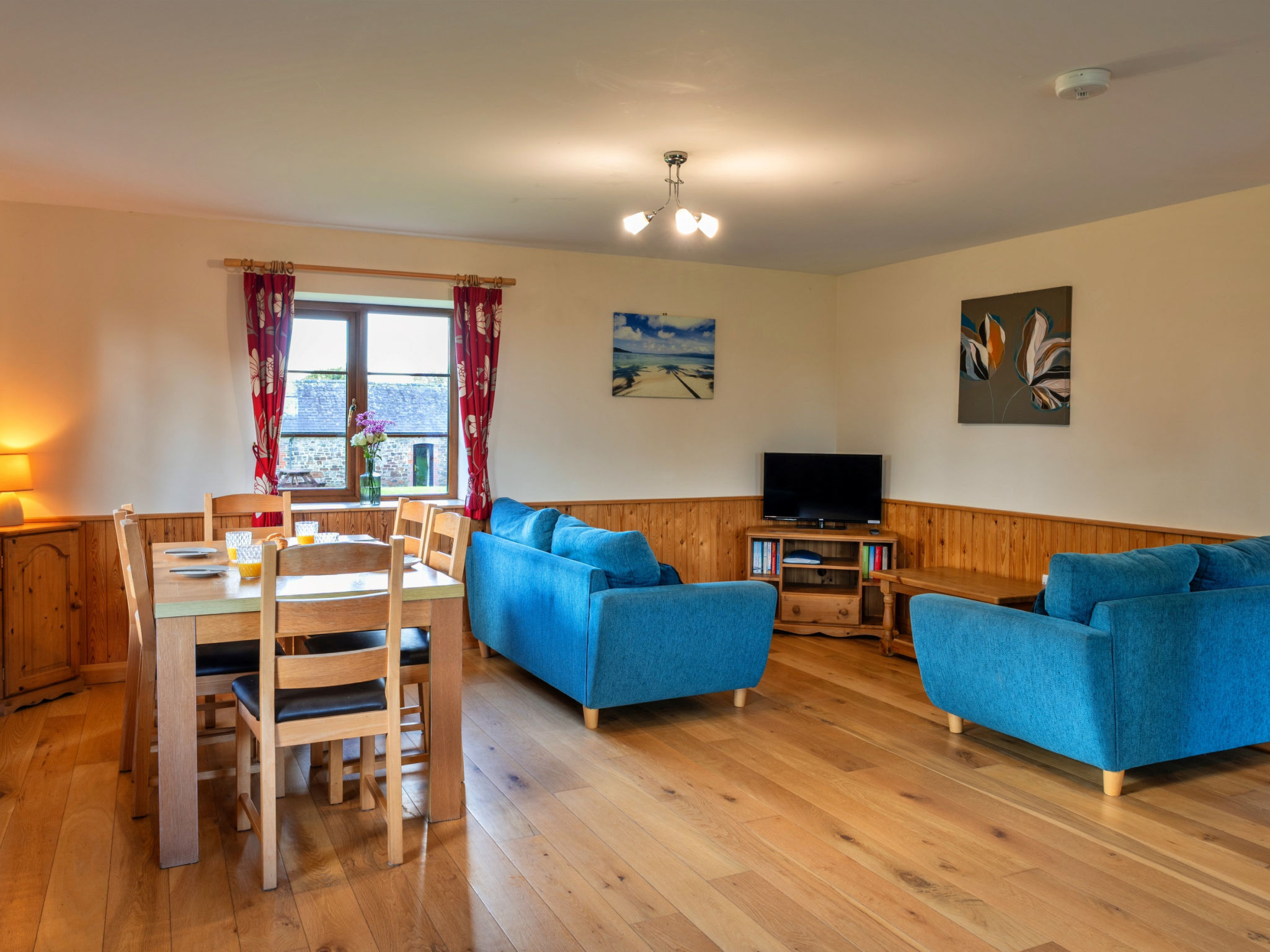 Tarka's Holt Log Cabin, Stowford - Binnen