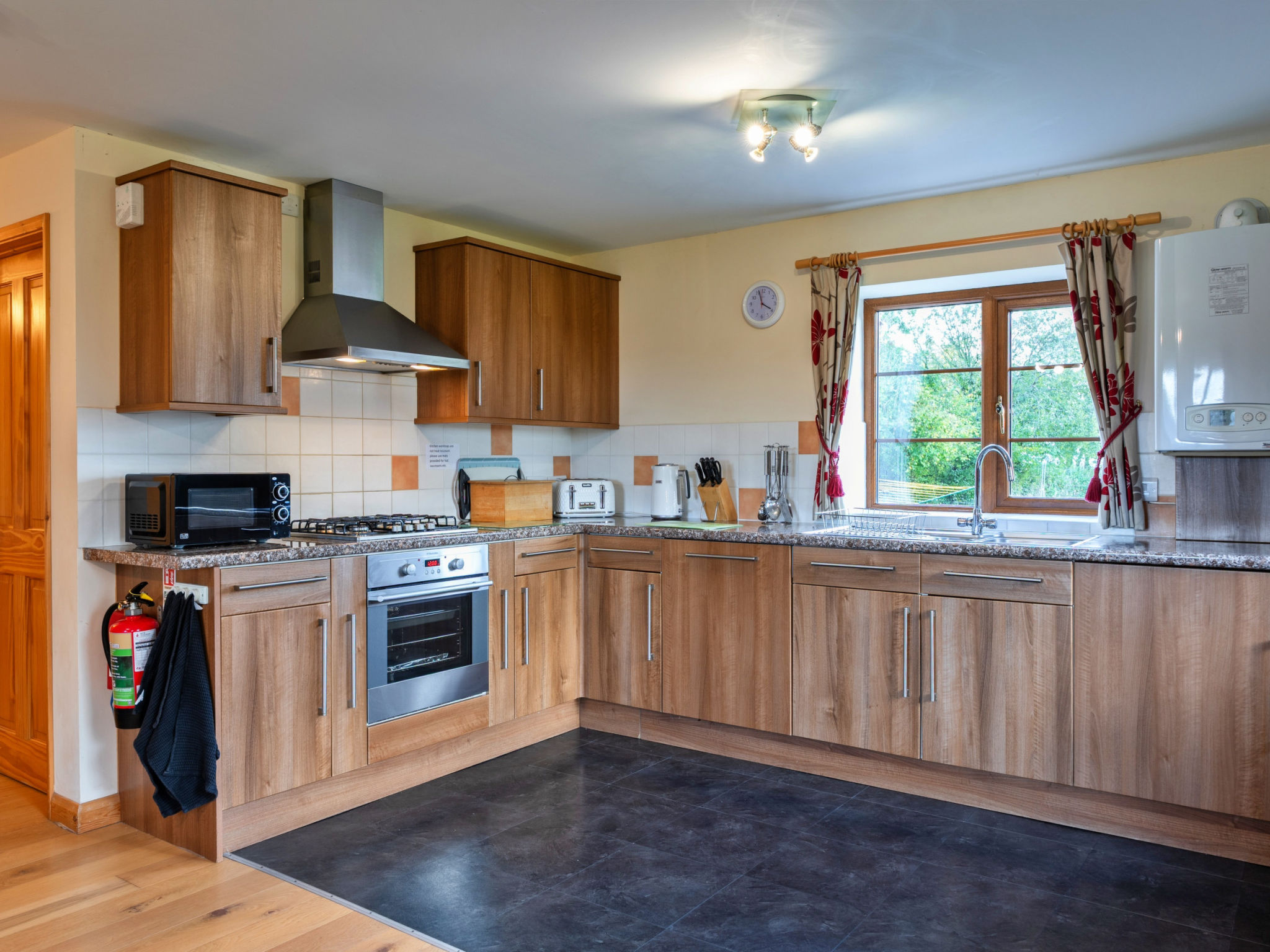 Tarka's Holt Log Cabin, Stowford - Binnen