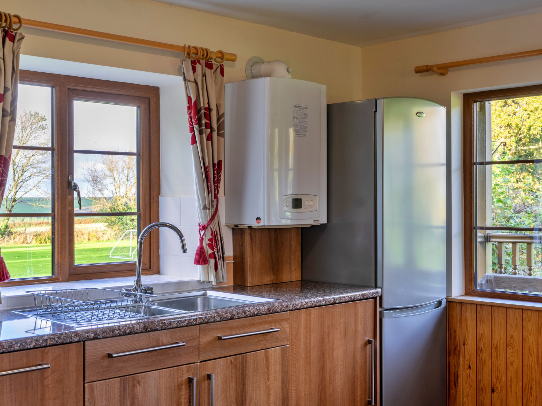 Tarka's Holt Log Cabin, Stowford - Binnen