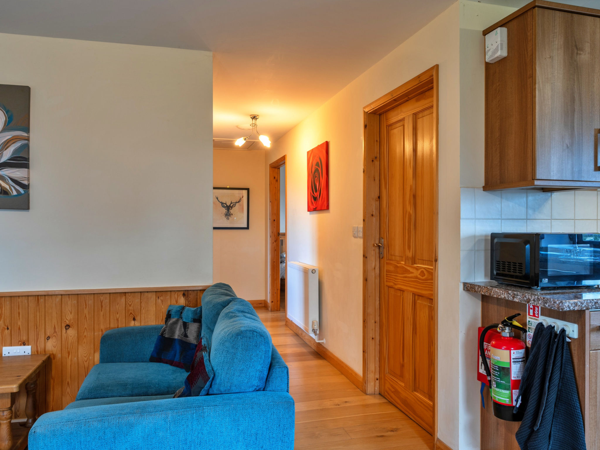 Tarka's Holt Log Cabin, Stowford - Binnen