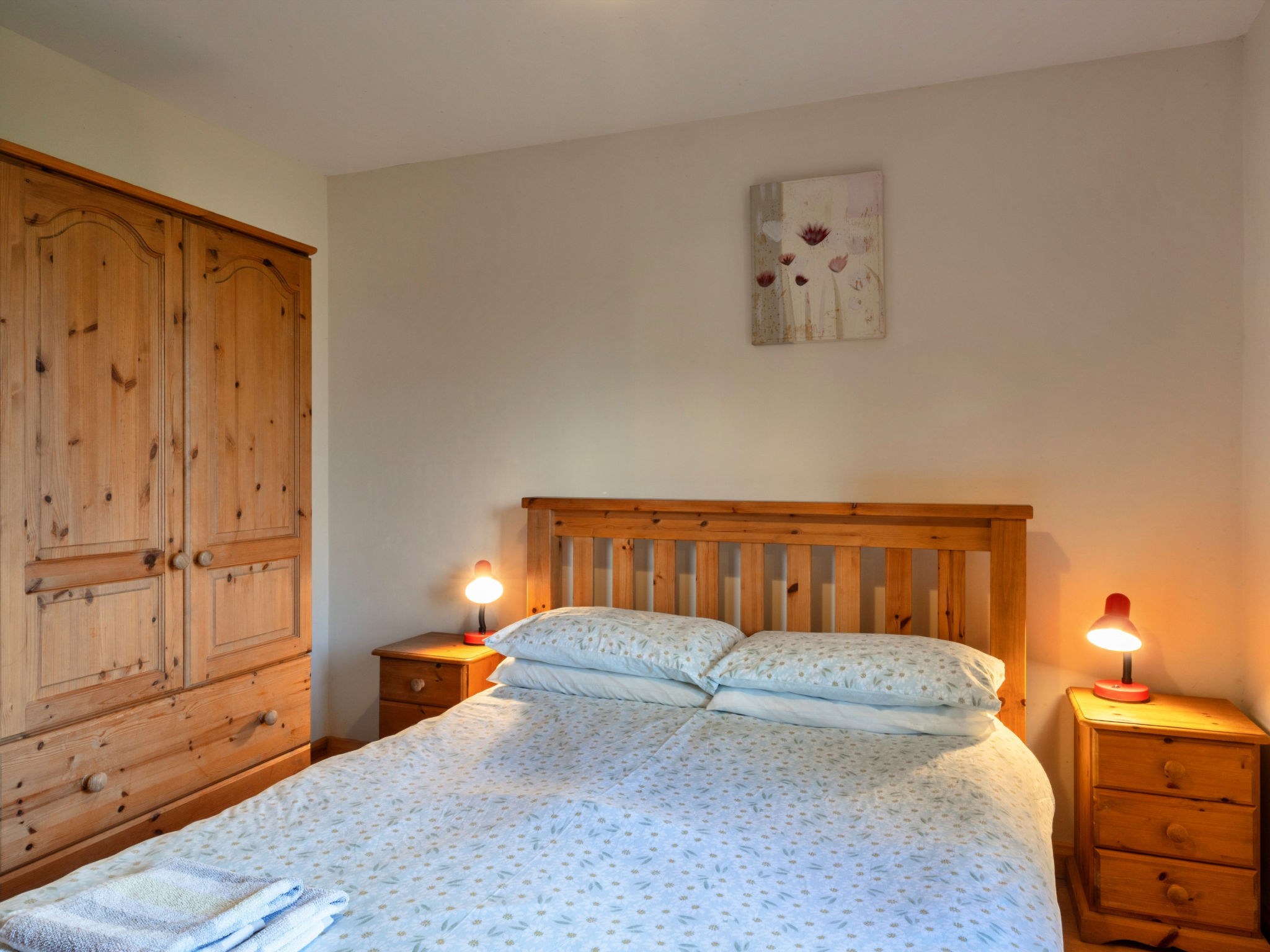 Tarka's Holt Log Cabin, Stowford - Binnen
