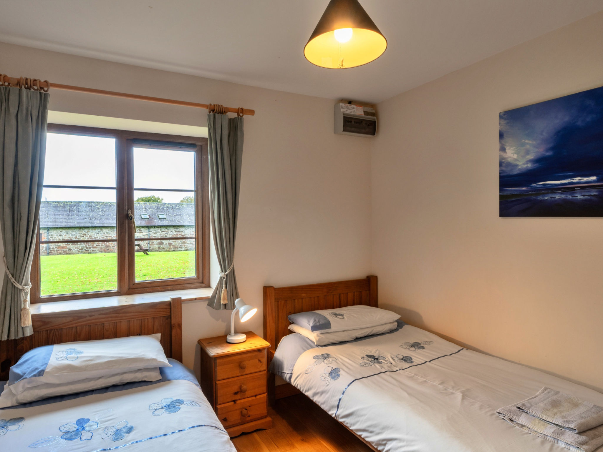 Tarka's Holt Log Cabin, Stowford - Binnen