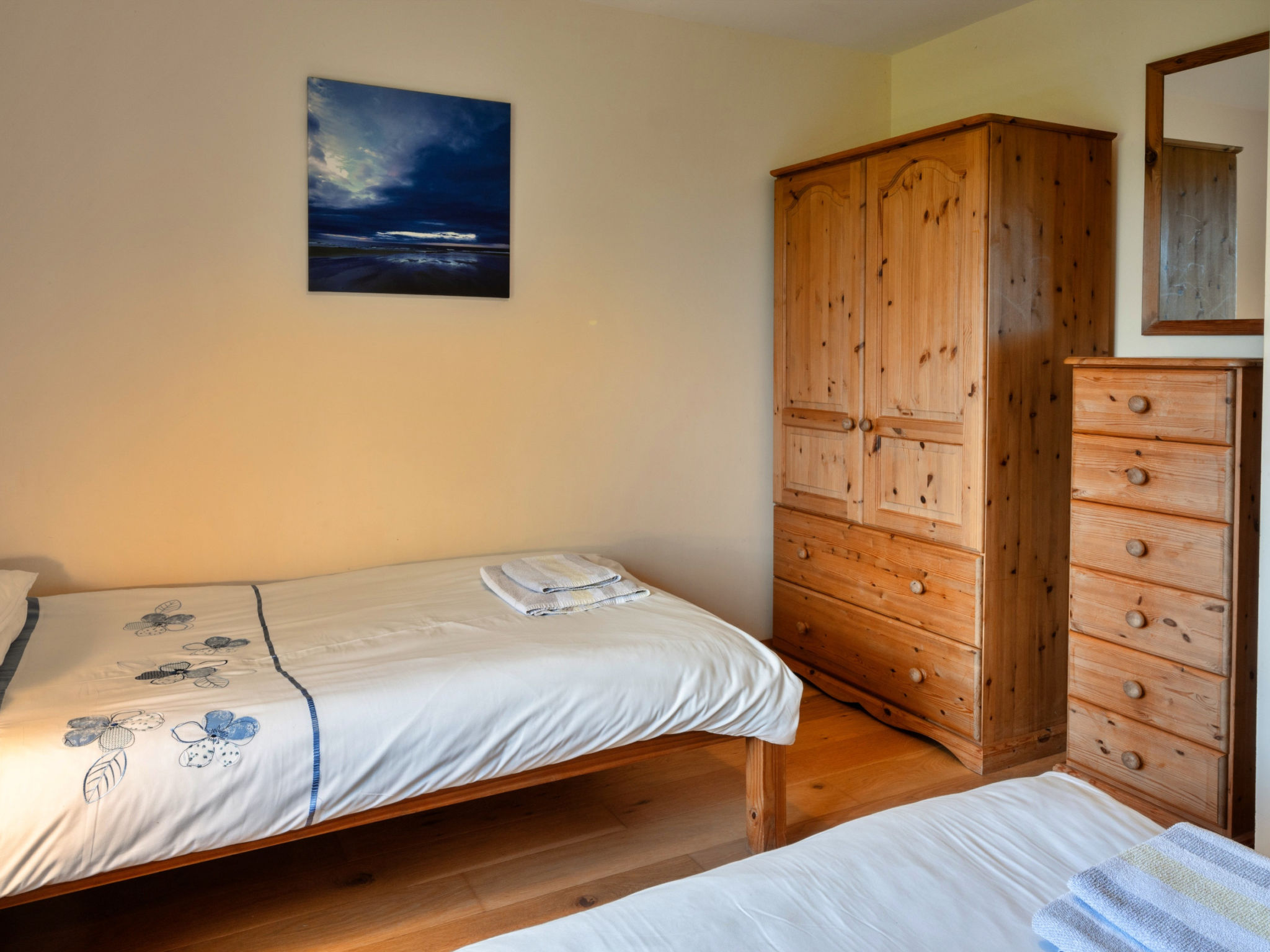 Tarka's Holt Log Cabin, Stowford - Binnen