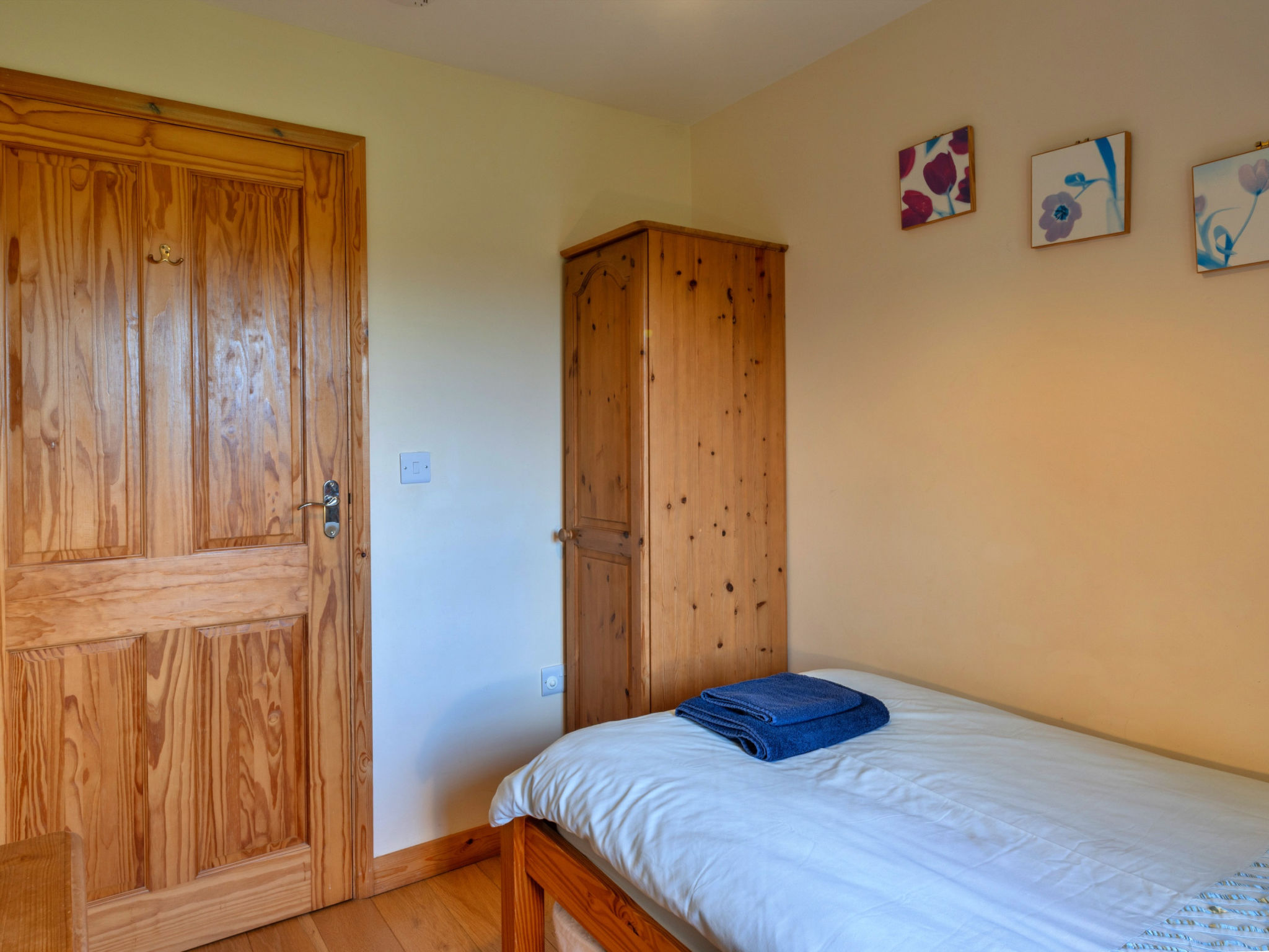 Tarka's Holt Log Cabin, Stowford - Binnen