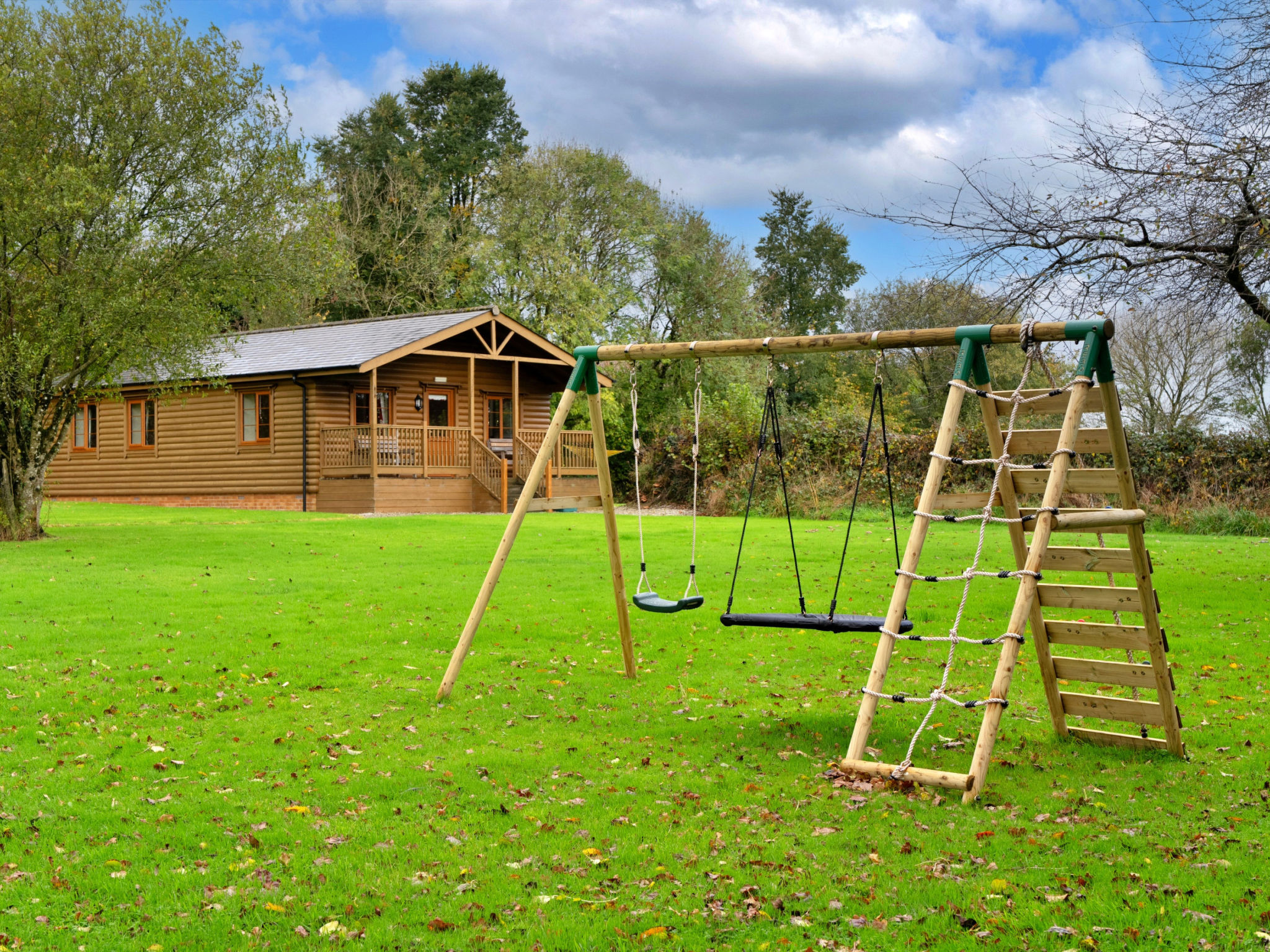 Tarka's Holt Log Cabin, Stowford - Buiten