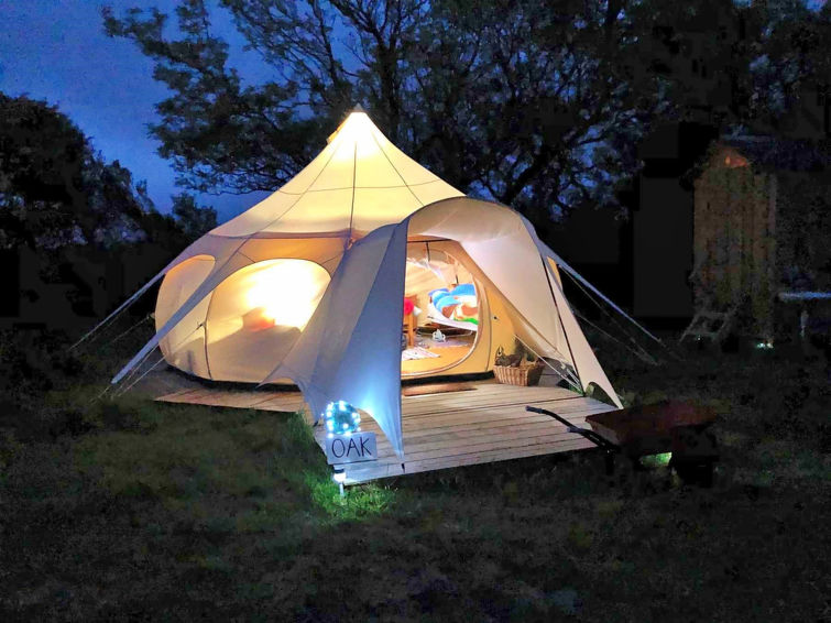 Sfeervol vakantiehuis Oak Lotus Belle Tent in Ilfracombe in Ilfracombe