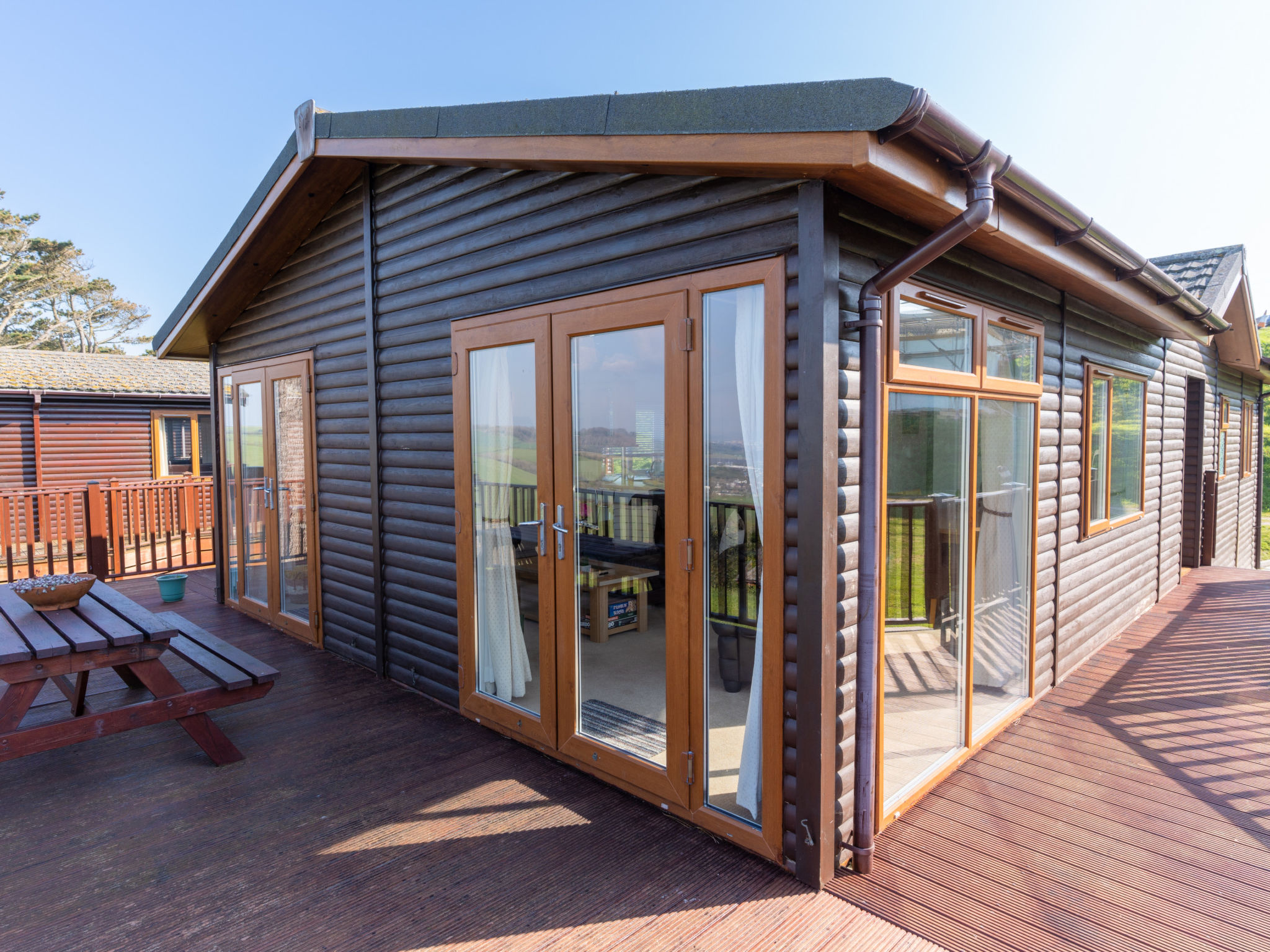 Serendipity Lodge-Buiten