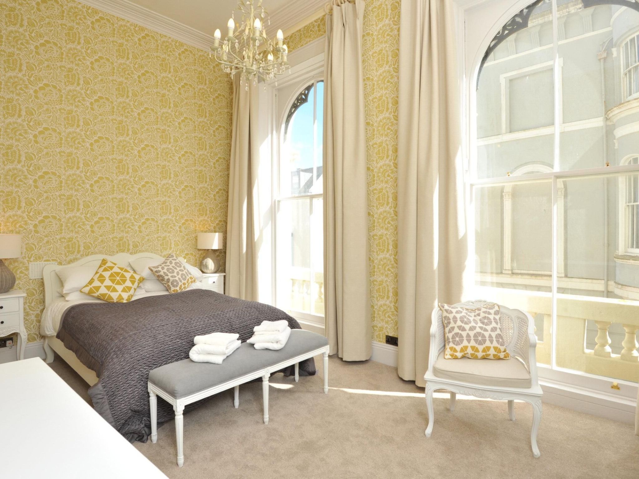 Geschmackvoll und luxuriös eingerichtete Ferienwohnung in der ersten Etage, mit