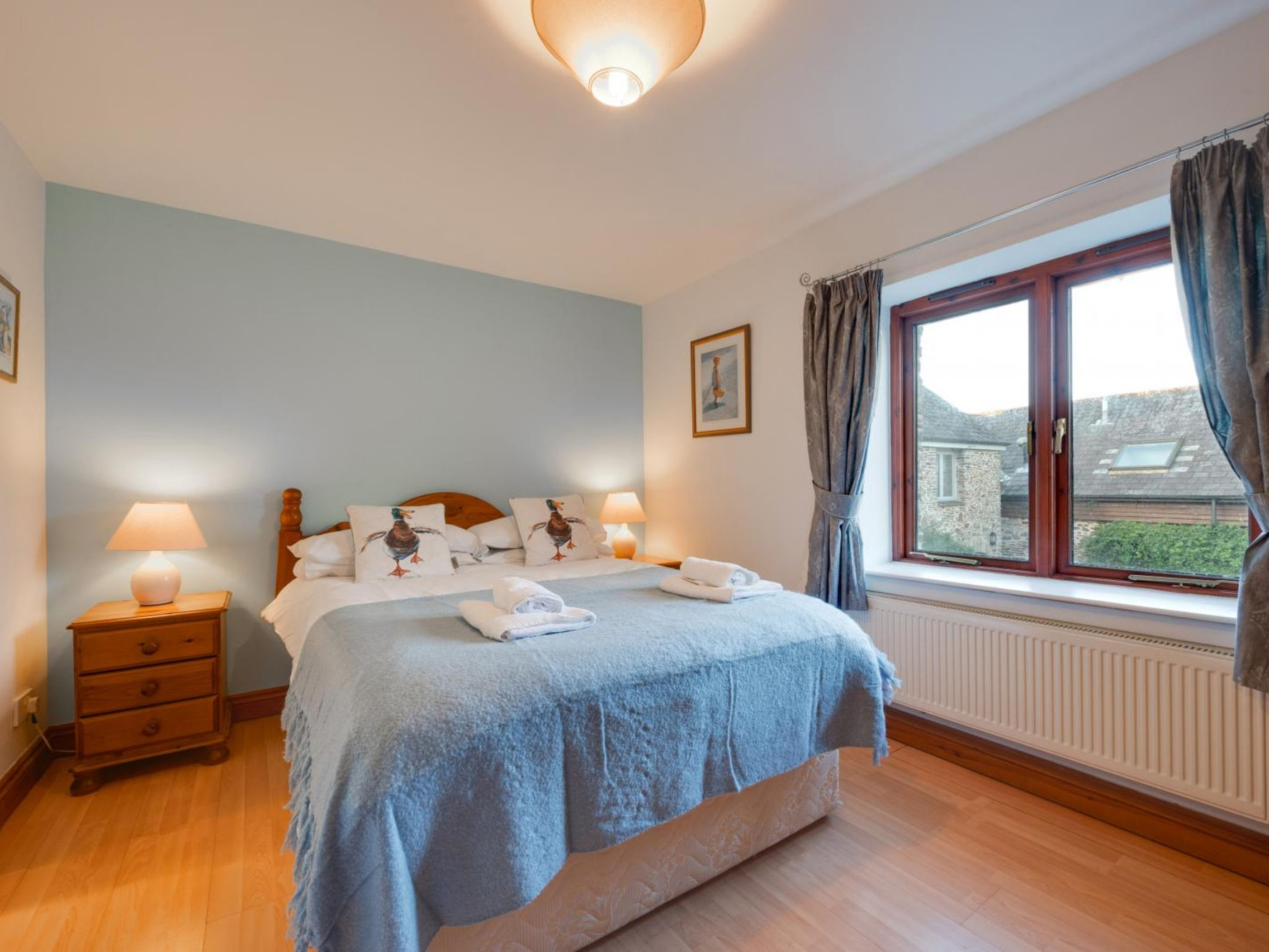 Cherry at Buckland Court-Binnen