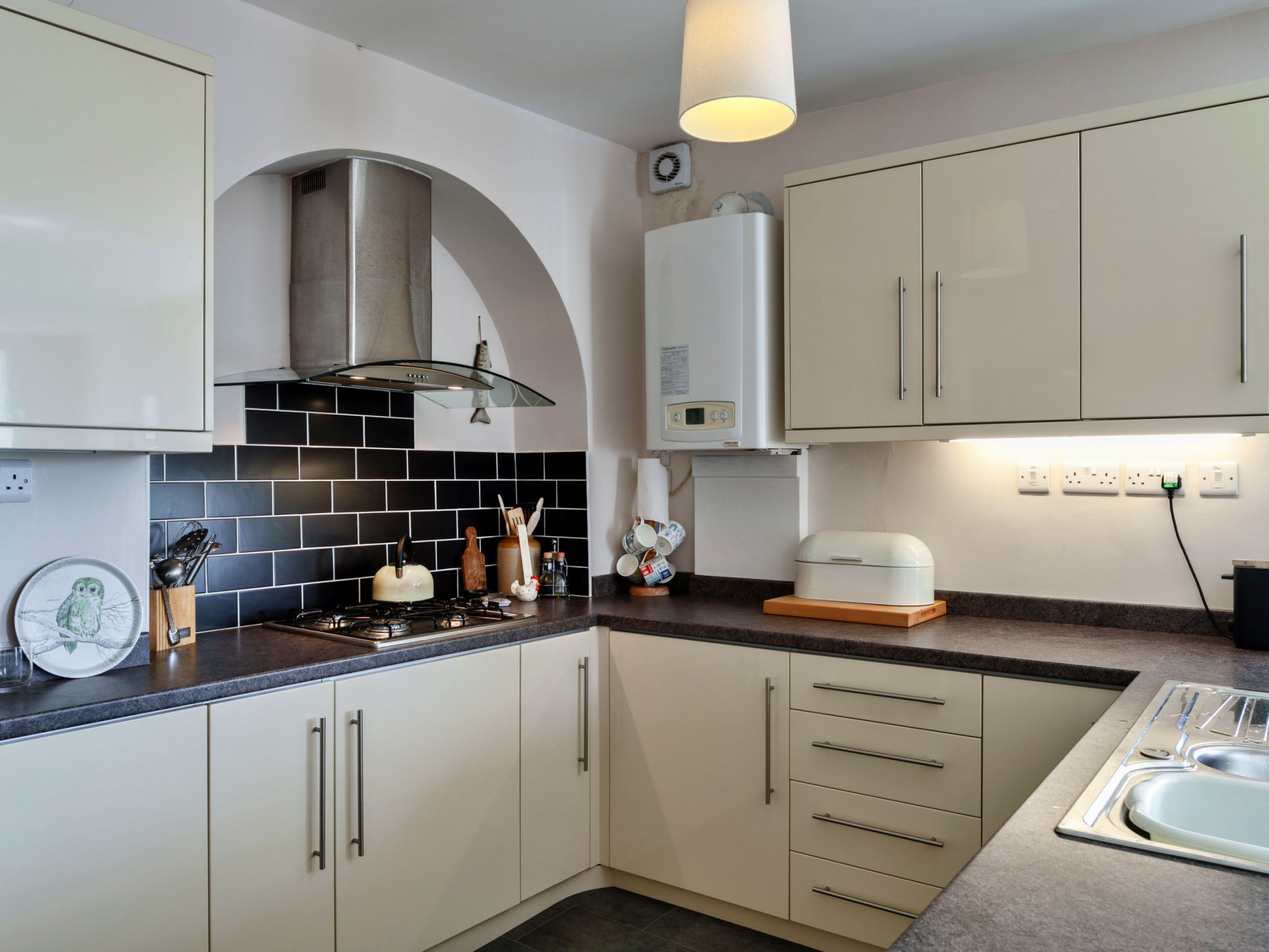  — Kitchen / Dining Room (5 of 25)