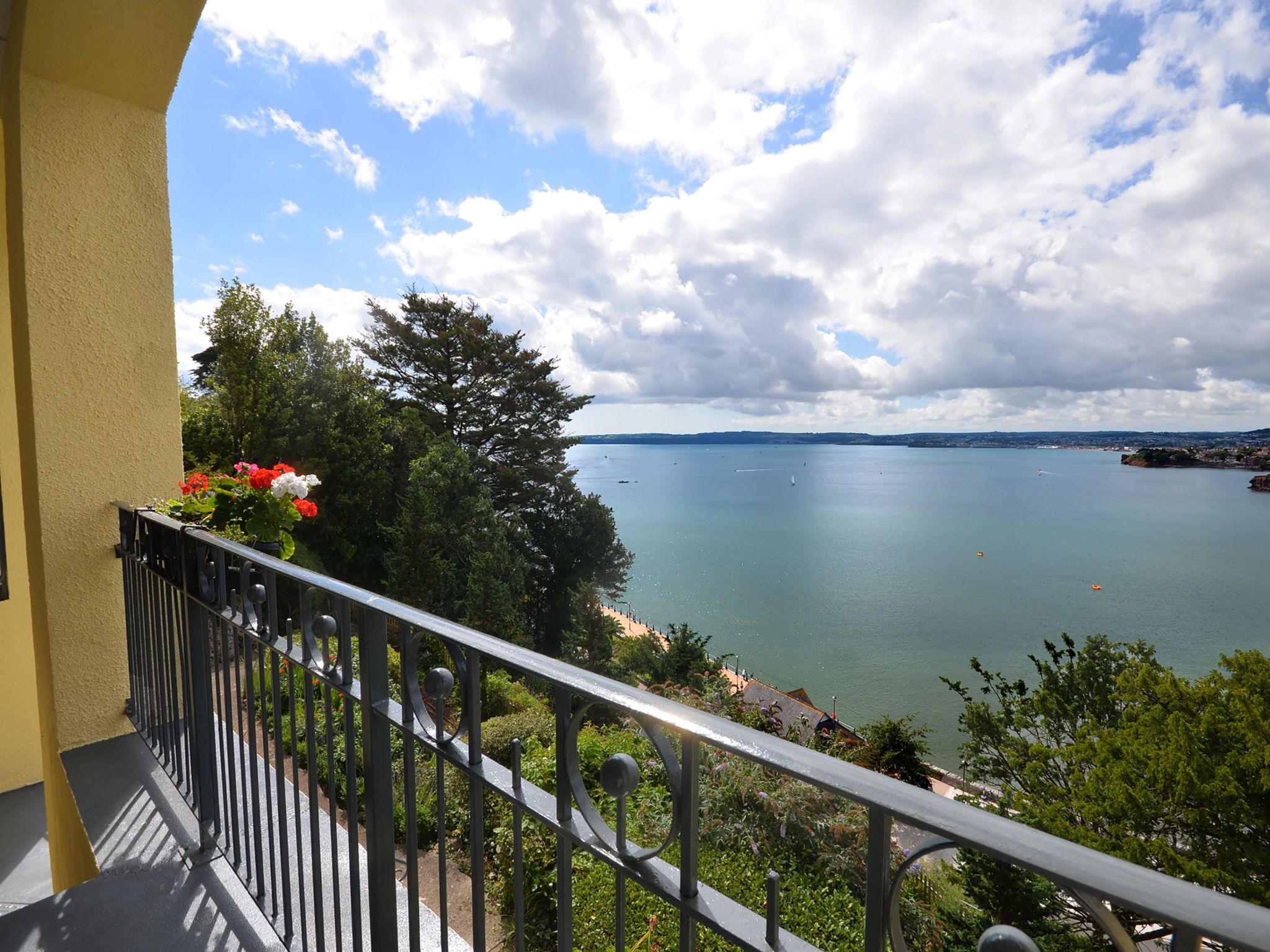 Photo of Helles Appartement in Torquay