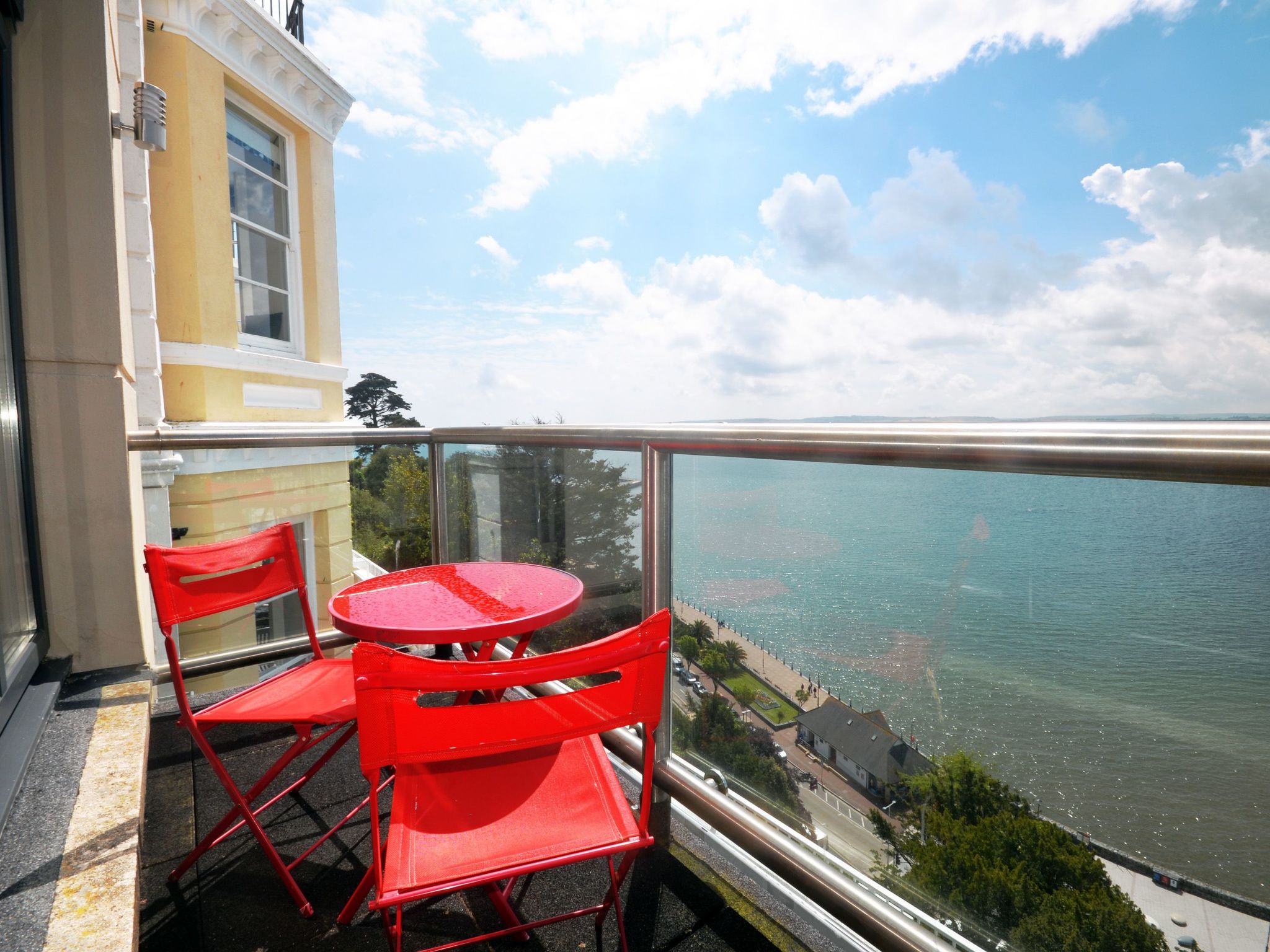 Photo of Modern eingerichtete Ferienwohnung in der ersten Etage mit Panorama-Meerblick v