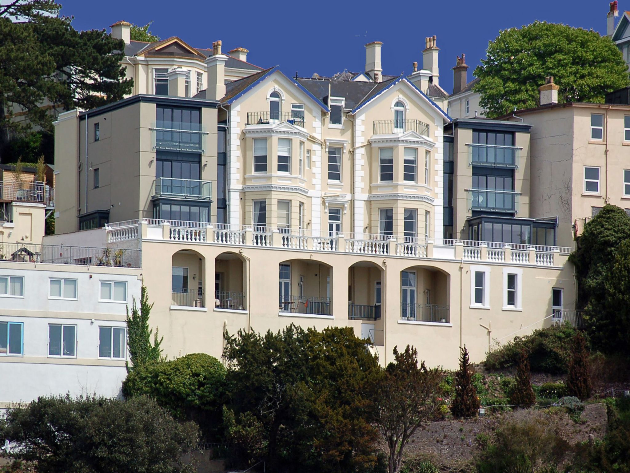 Photo of Hochwertig eingerichtete, moderne Apartments in einer Viktorianischen Villa mit