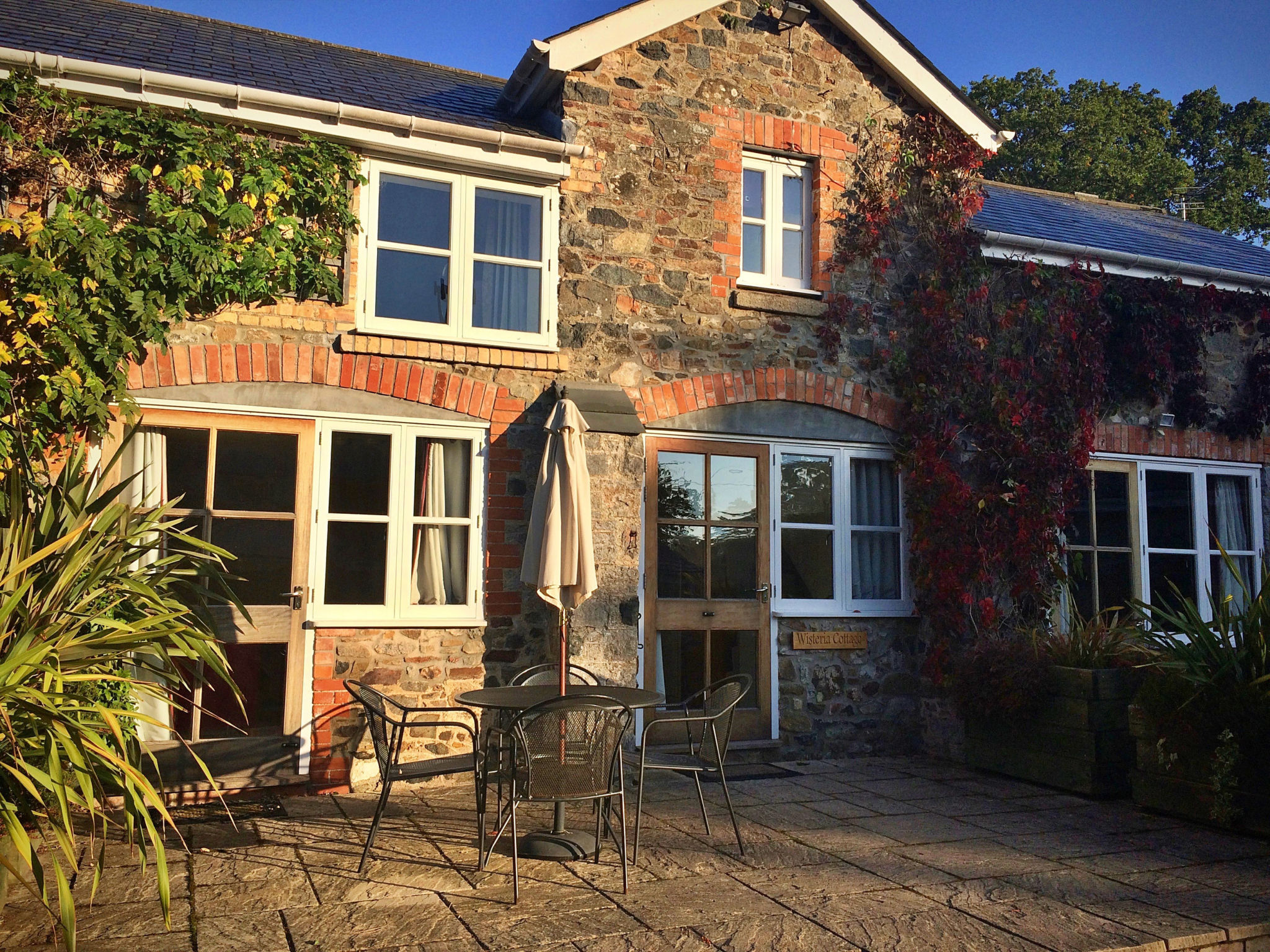 Little Dunley - Wisteria Cottage
