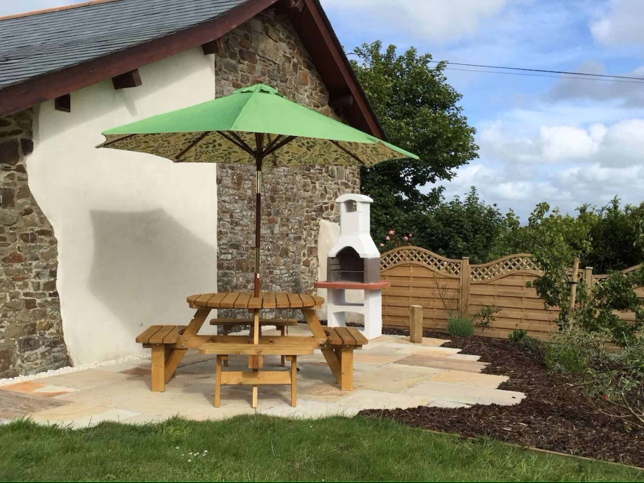 Chasty House Barn-Outside