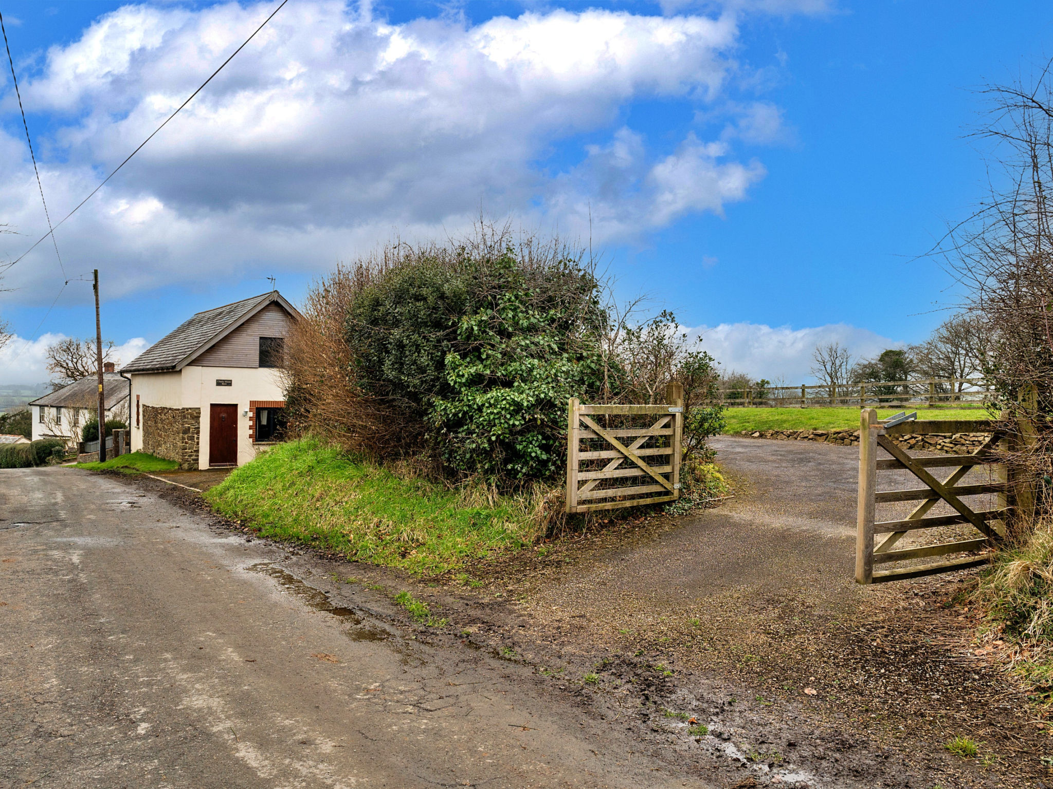 Chasty House Barn-Outside