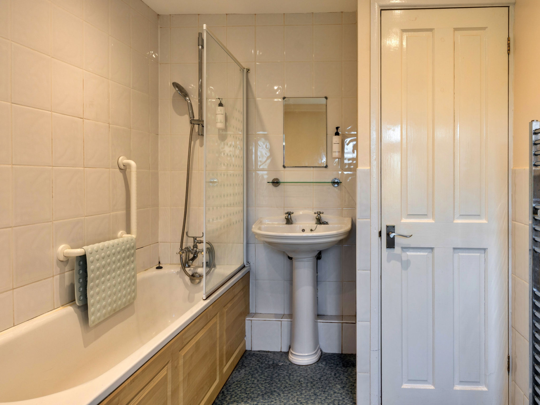 Trimstone Manor - Lee, Studio Apartment - Binnen