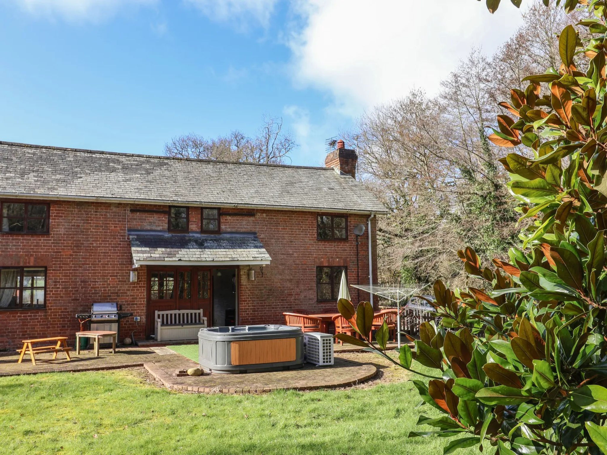 Mill Cottage, Great Houndbeare Farm - Outside