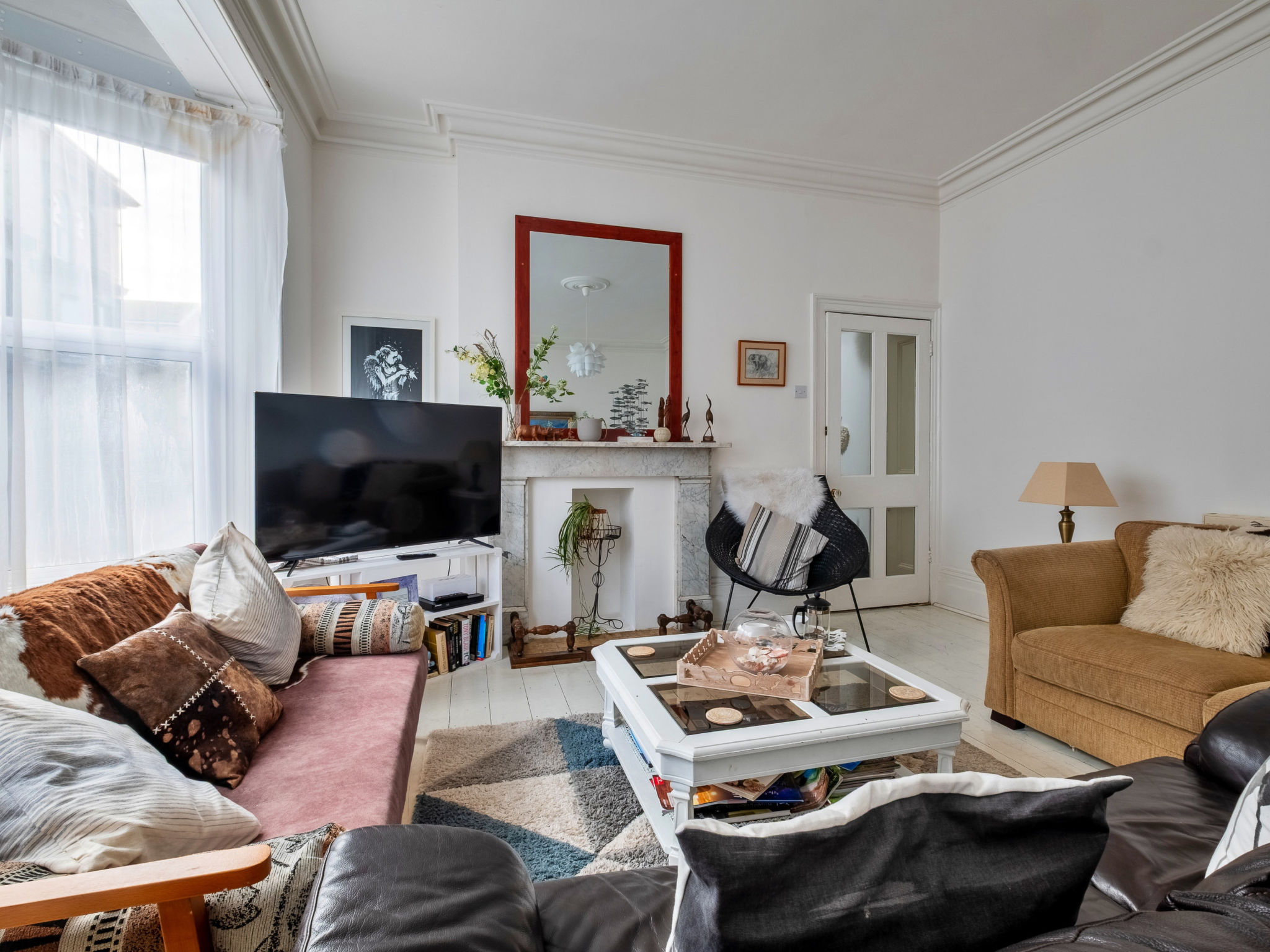 — Living Room (5 of 25)
