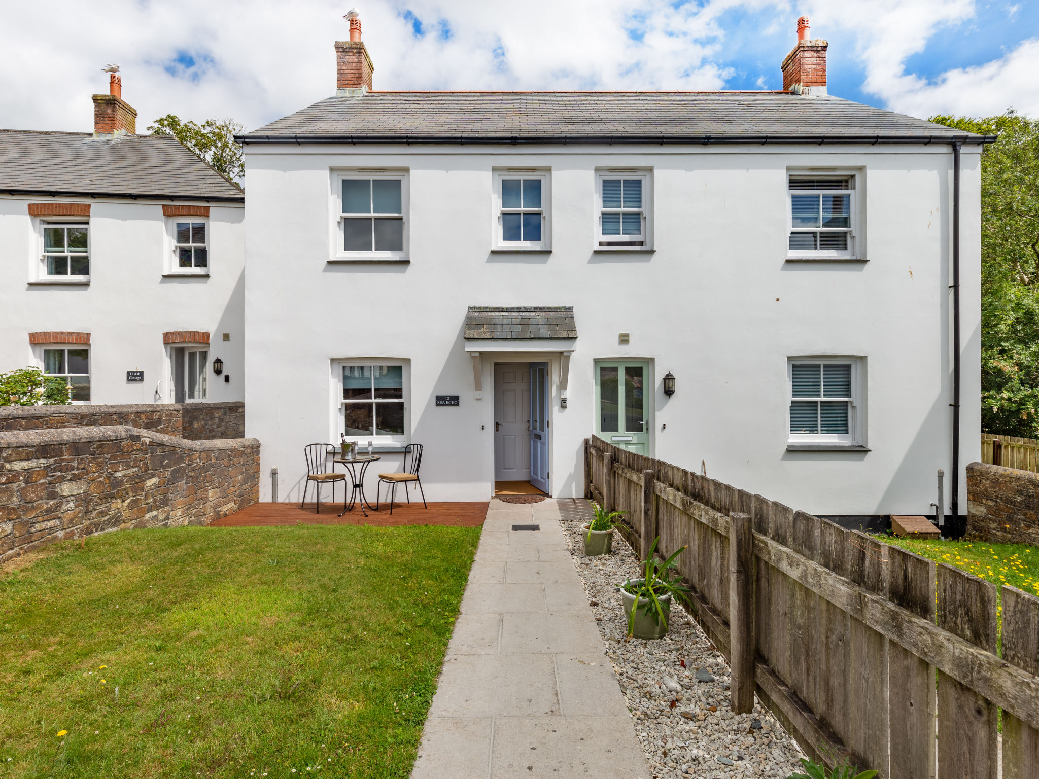 "Sea Echo", huis 4-kamers 88 m2. Ruim en licht, volledig gerenoveerd in 2022, modern en luxueus ingericht: woonkamer met Sat-TV, Flatscreen TV en elektrische verwarming met aparte WC. Open eetkamer me..