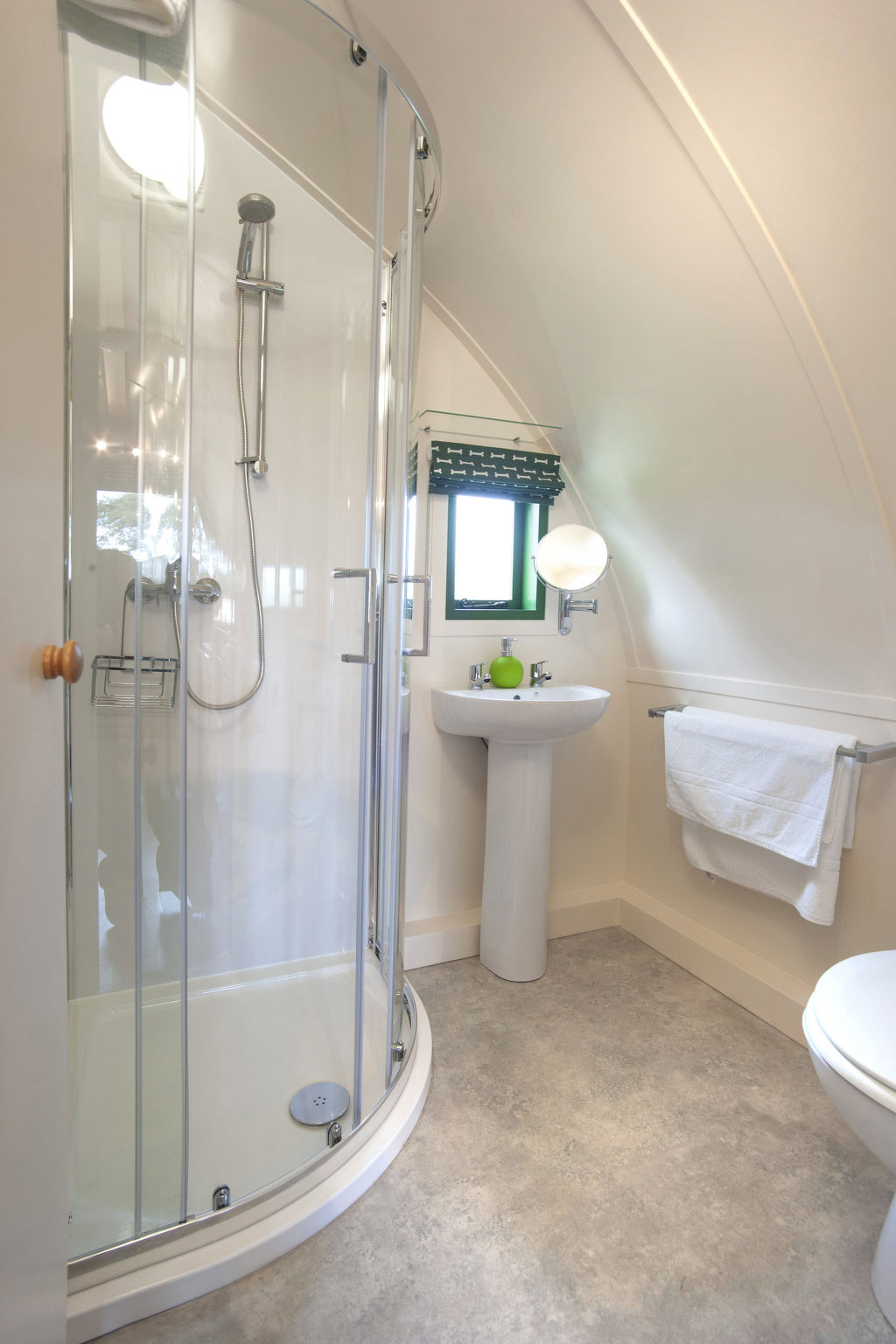 Barebones Glamping-Drinnen
