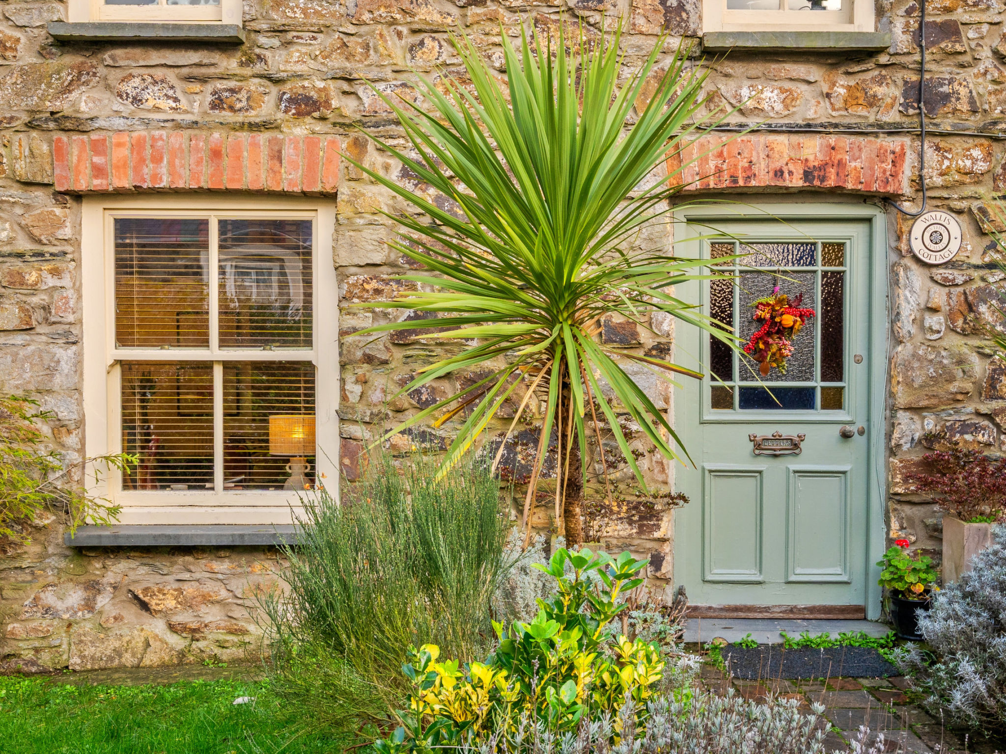 Wallis Cottage - Outside