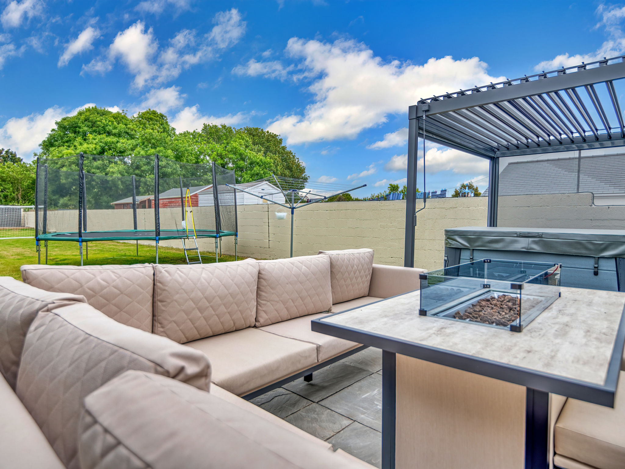 Dockyard House - Buiten