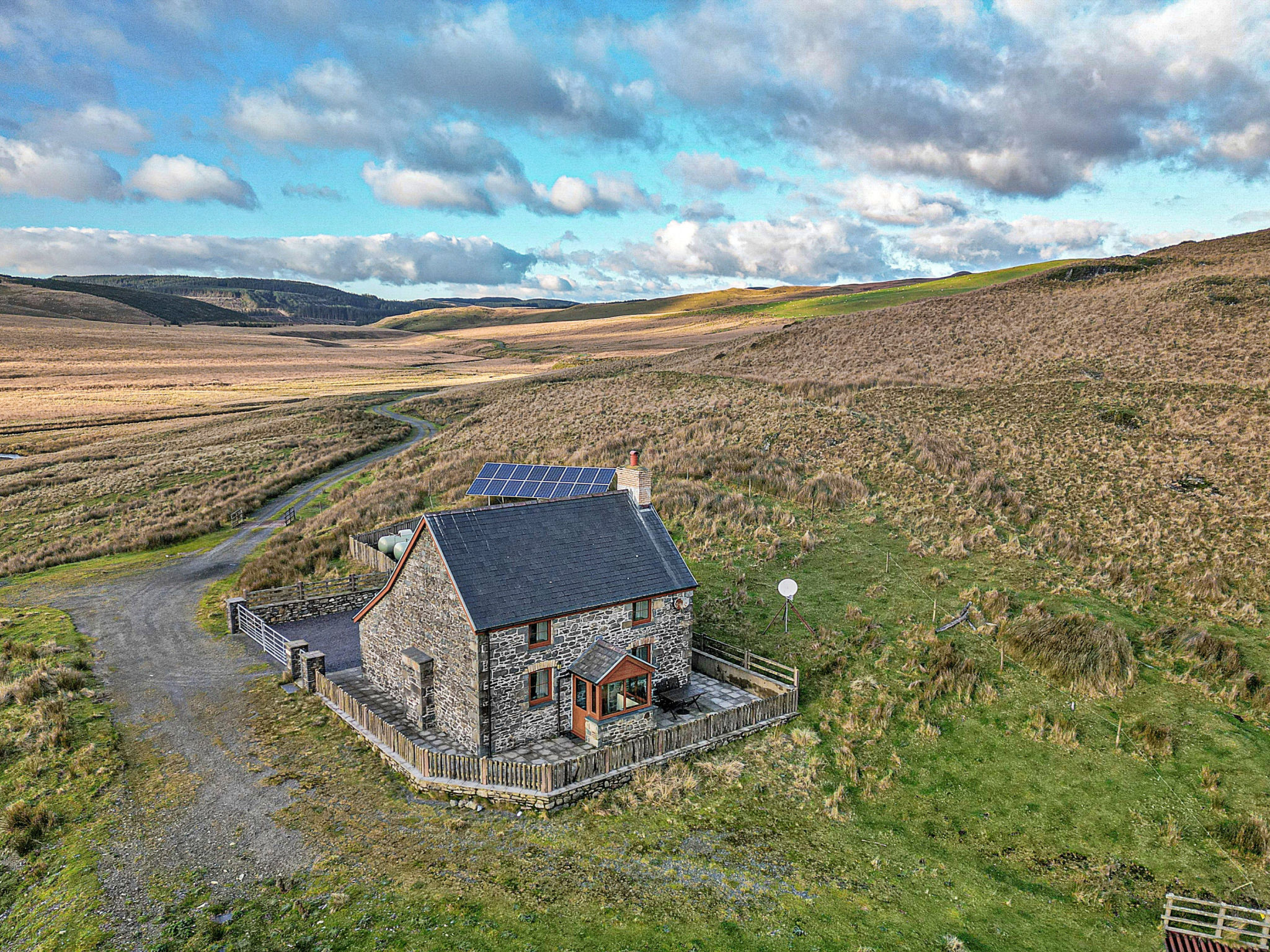 Llechwedd Mawr-Outside