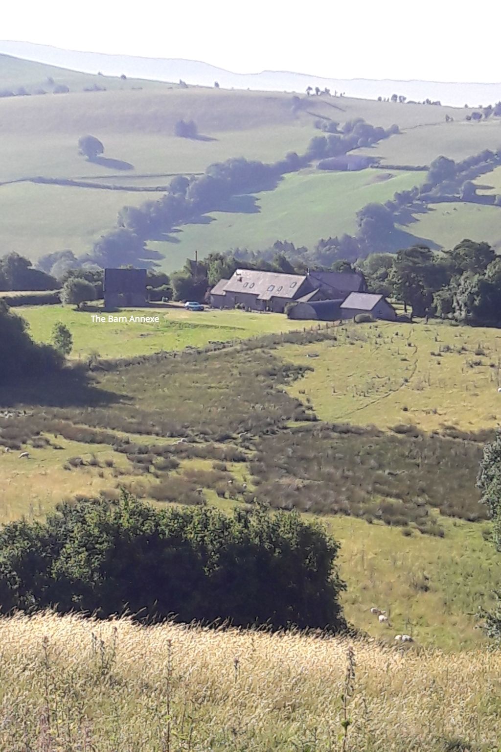 Haus in Crickadarn mit Parkplatz und Bergblick