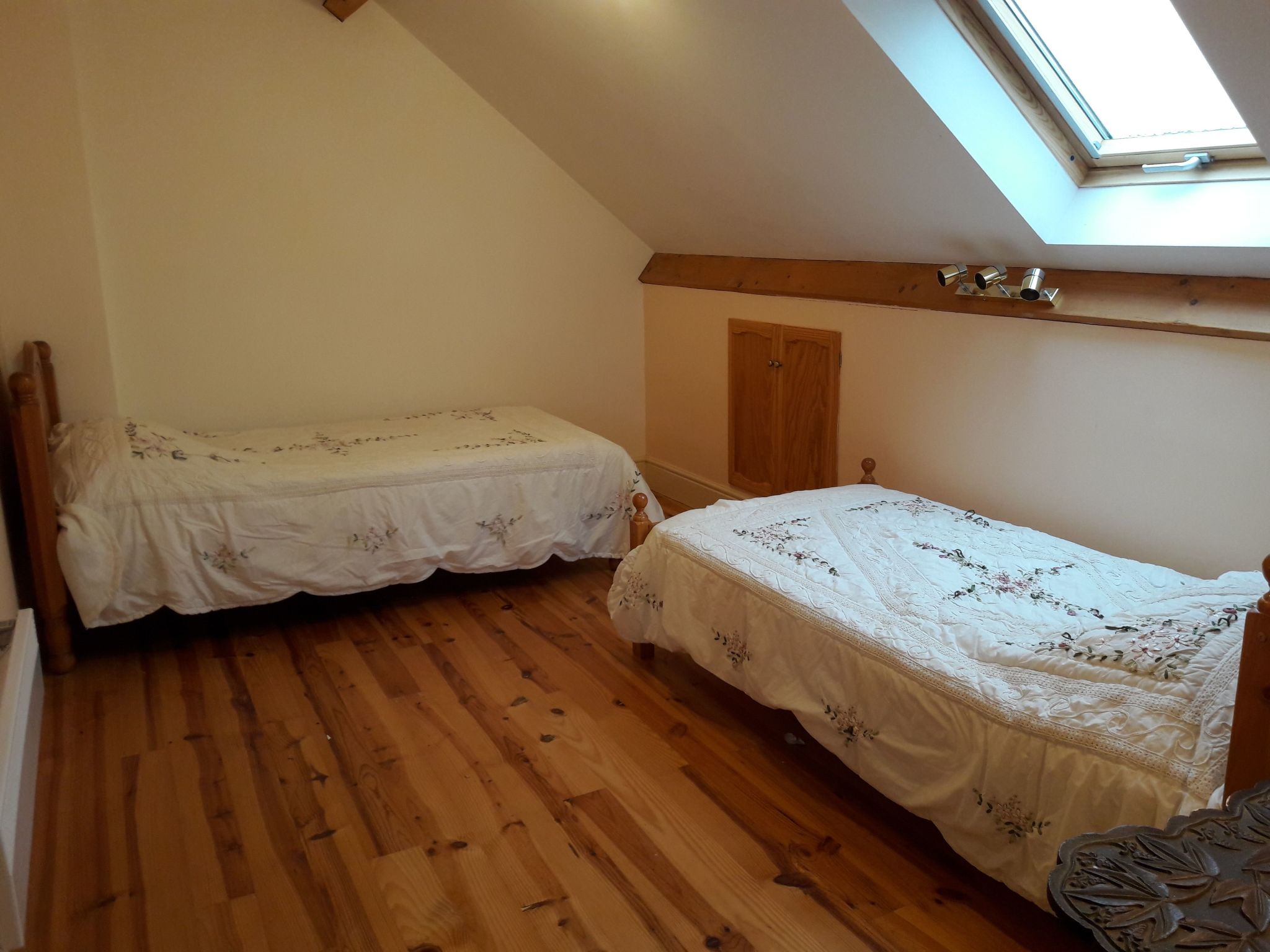 Haus in Crickadarn mit Parkplatz und Bergblick-Image-tags.info