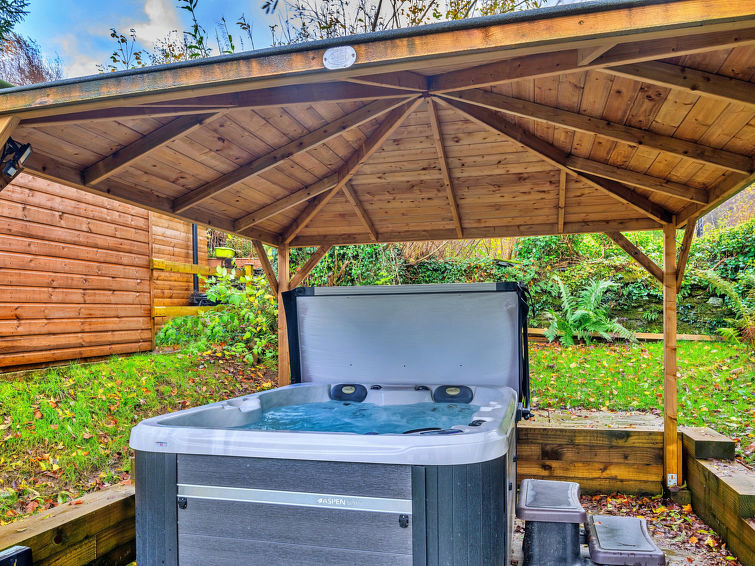 Open haard en whirlpool in sfeervol vakantiehuis in Dolwyddelan in Dolwyddelan