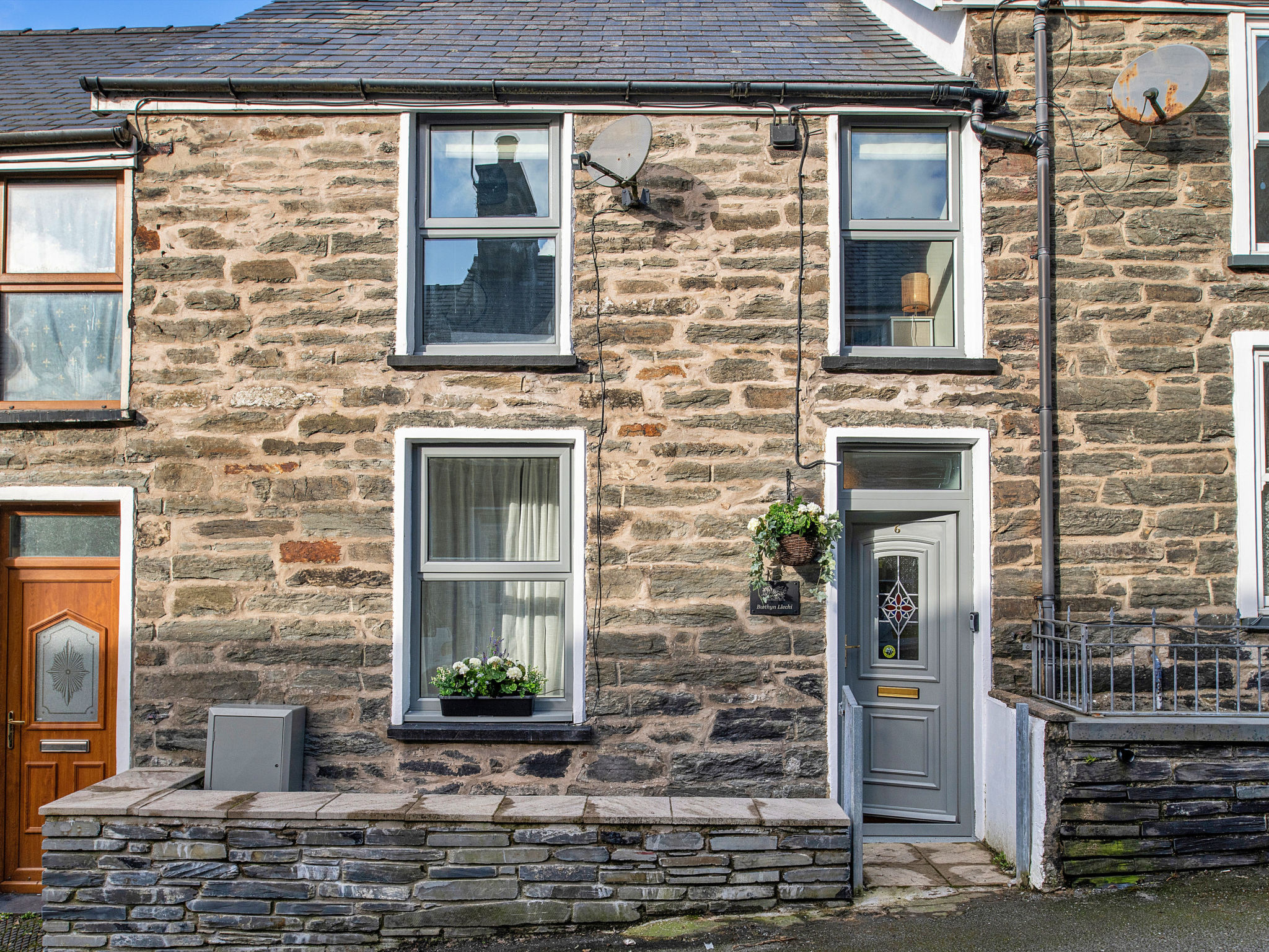 Bwthyn Llechi (Slate Cottage)-Draußen