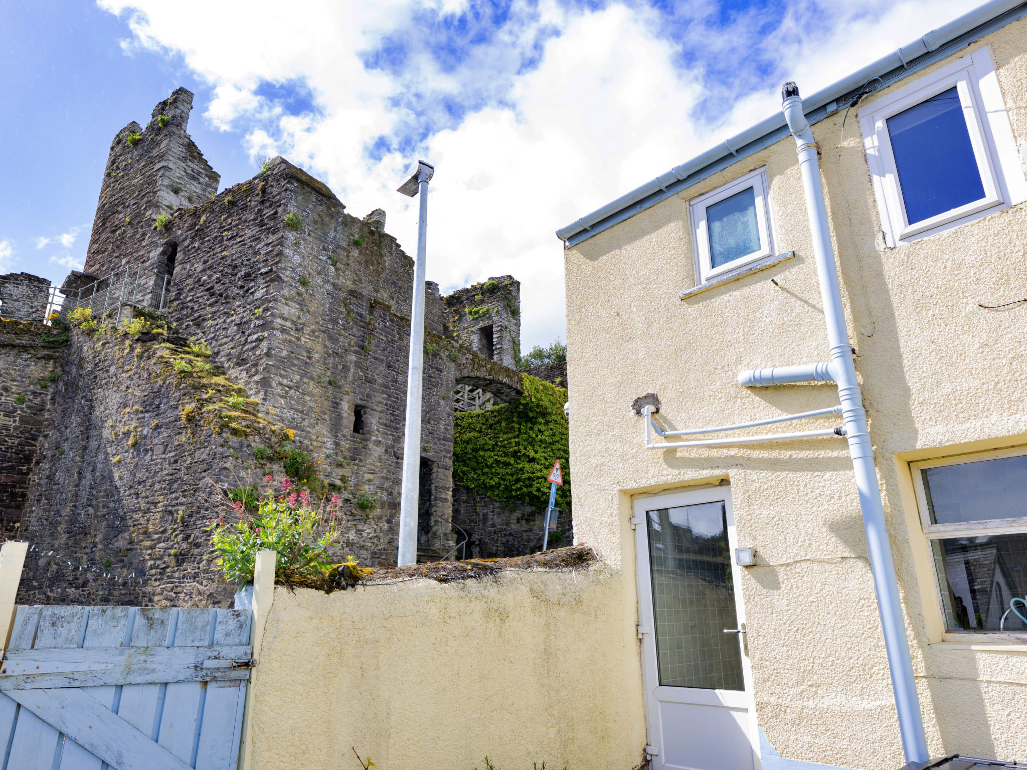 Ty Pen Y Bryn, Castle Views - Buiten