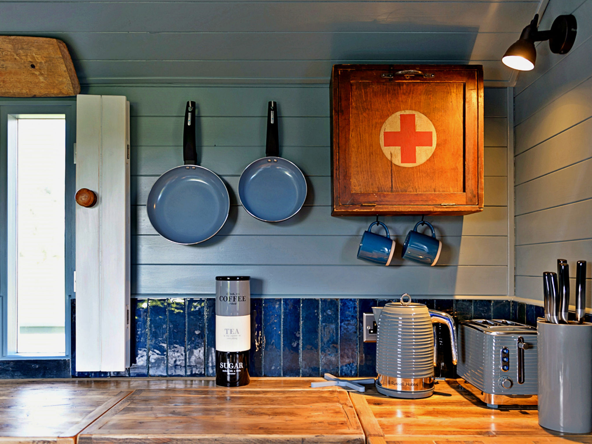 'Susanna' Poachers Hut-Drinnen