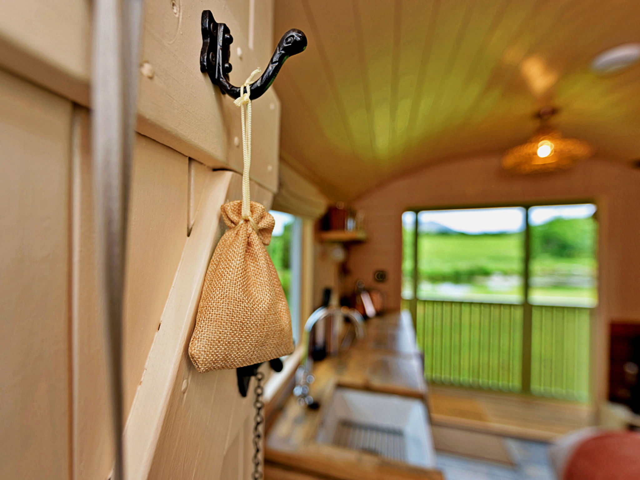'Marared' Gypsy Hut-Drinnen