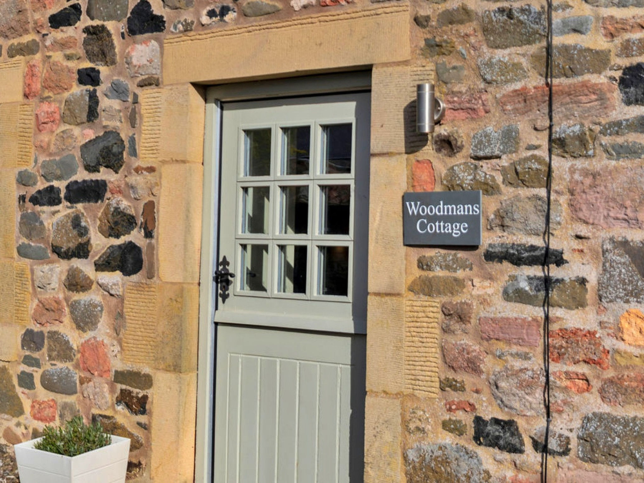 Woodman's Cottage-Buiten