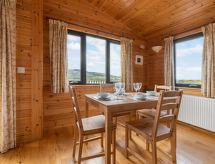 Vrijstaand chalet aan Loch Leven met uitzicht op de bergen - thumbnail 5