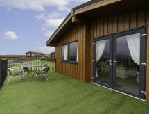 Vrijstaand chalet direct aan Loch Leven met uitzicht op de bergen - thumbnail 1