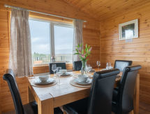 Vrijstaand chalet direct aan Loch Leven met uitzicht op de bergen - thumbnail 3