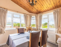 Vrijstaand chalet aan Loch Leven met 2 slaapkamers en uitzicht op het meer - thumbnail 3